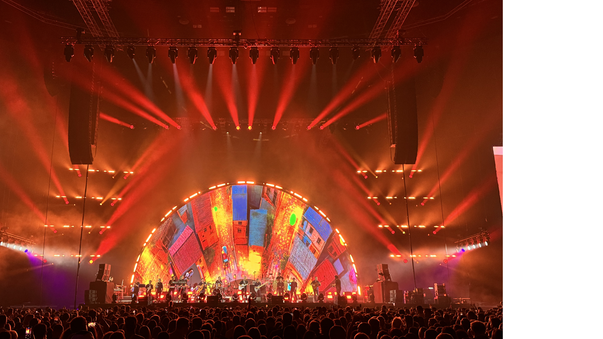 Масштабная сцена для городского фестиваля