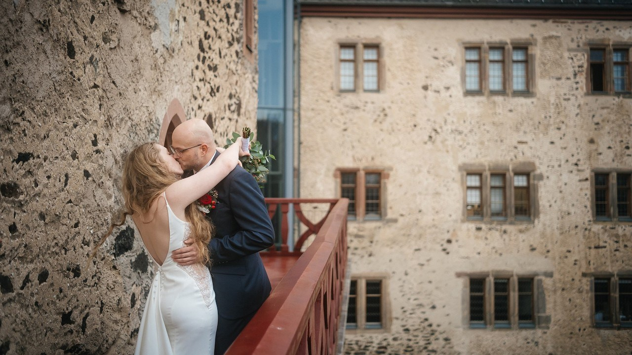 Winter Wedding at Schloss Romrod. Wedding photographer & videographer Frankfurt | Denis Mirosnik