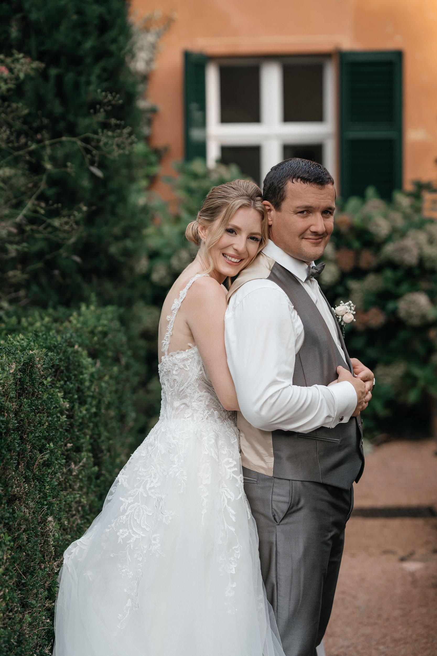 couple portraits at villa in stresa