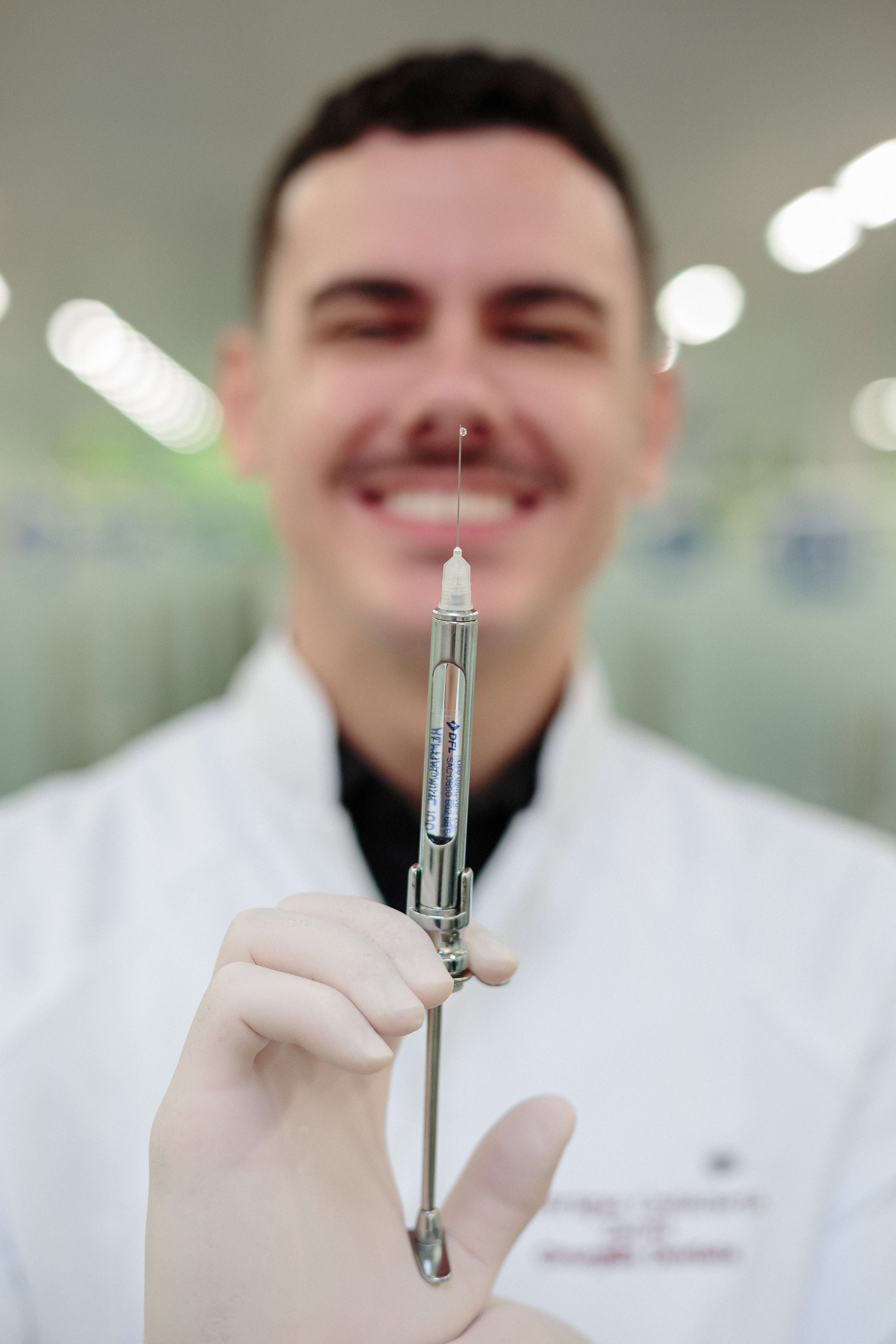 Fotografia de ensaio de formatura em estúdio e clinica de dentista para o Henrique em Itajaí