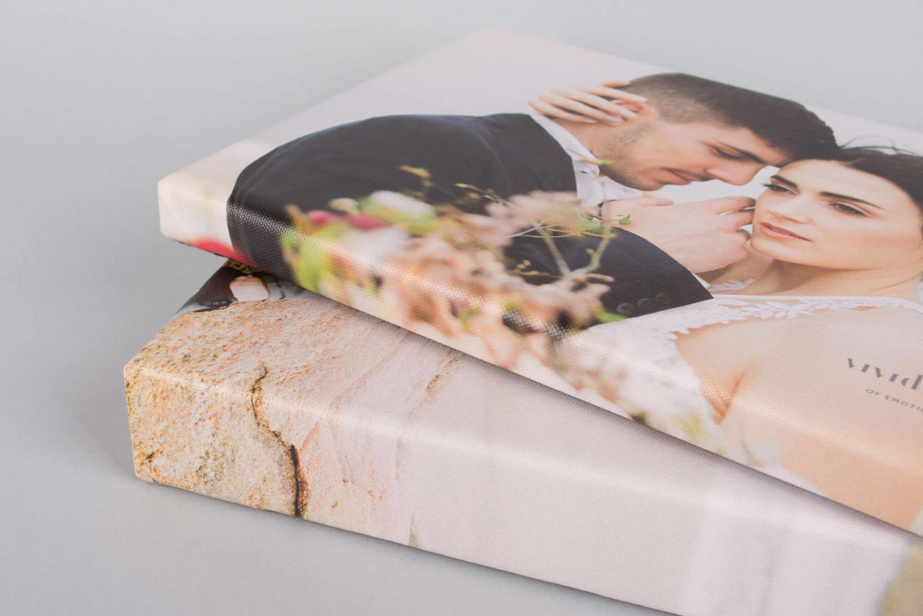 Foto met houtkleurige omlijsting