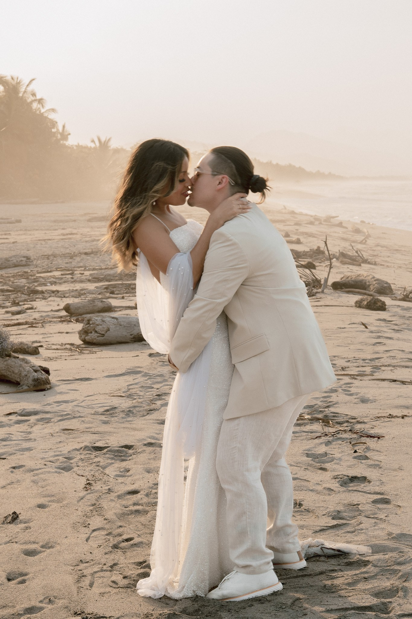 Retrato artístico en blanco y negro de novia el día de la boda - Fotografía profesional de novias Santa Marta por BanderArt