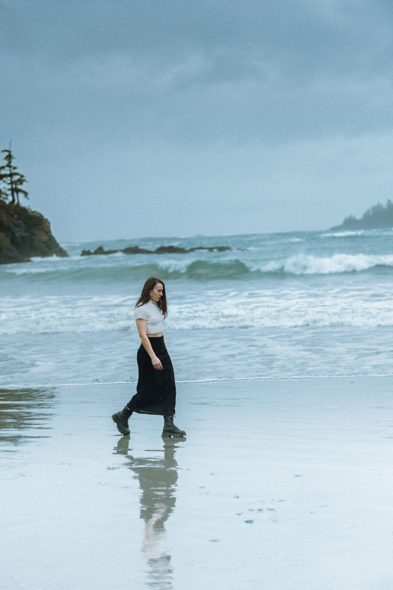 Relaxed portrait photography session with natural posing