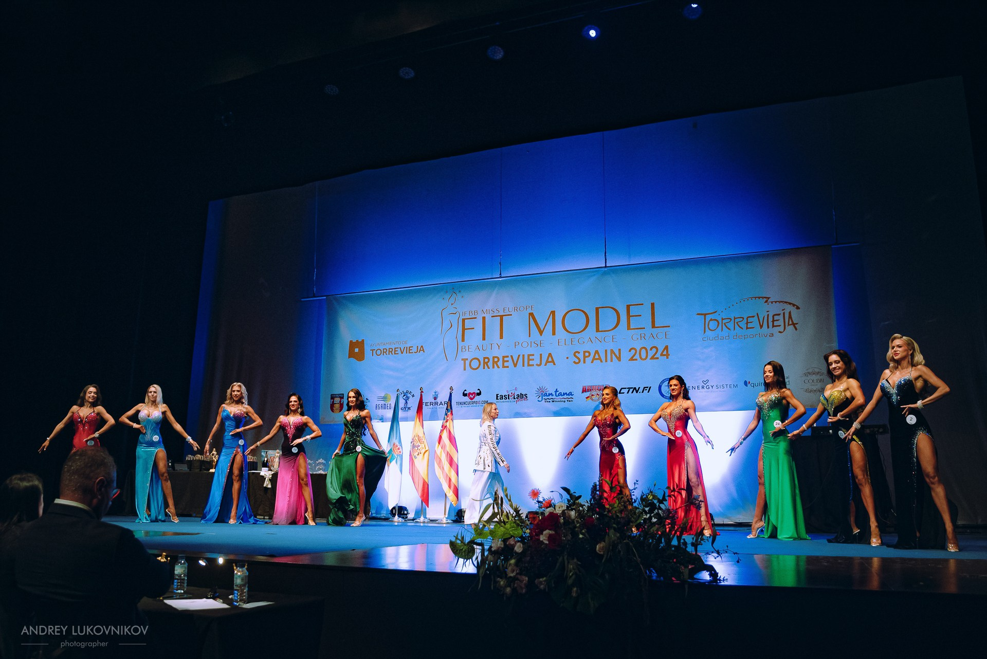 Sesión fotográfica de reportaje para el concurso internacional IFBB Miss Fit Model Europe 2024 en Torrevieja | Fotógrafo Andrey Lukovnikov