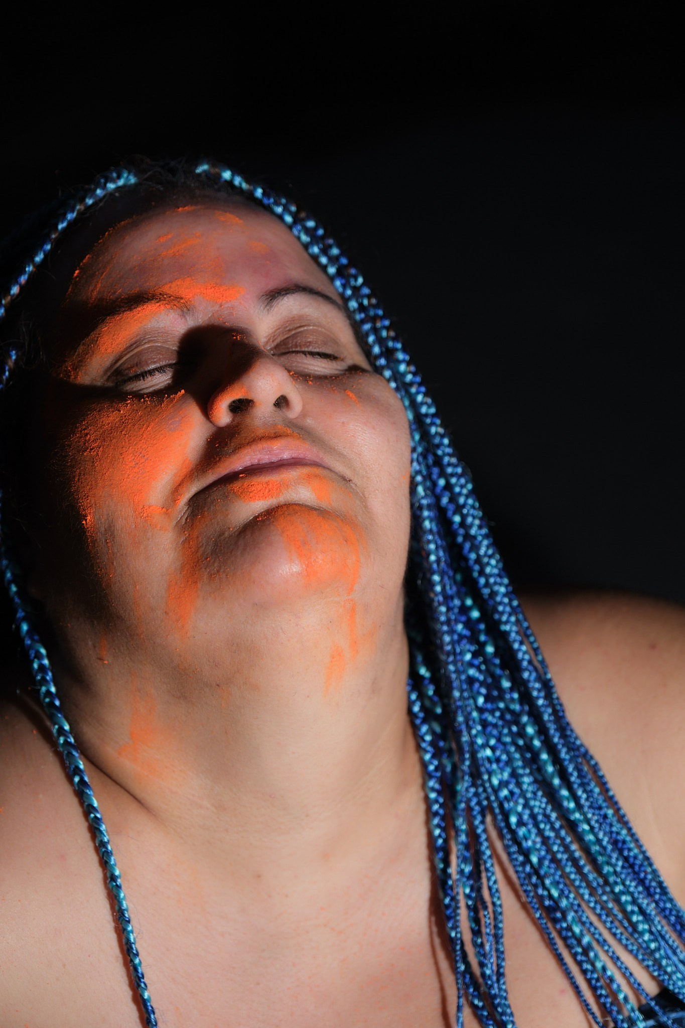 Retratos con Fortaleza: Tres Mujeres, Tres Historias de Superación