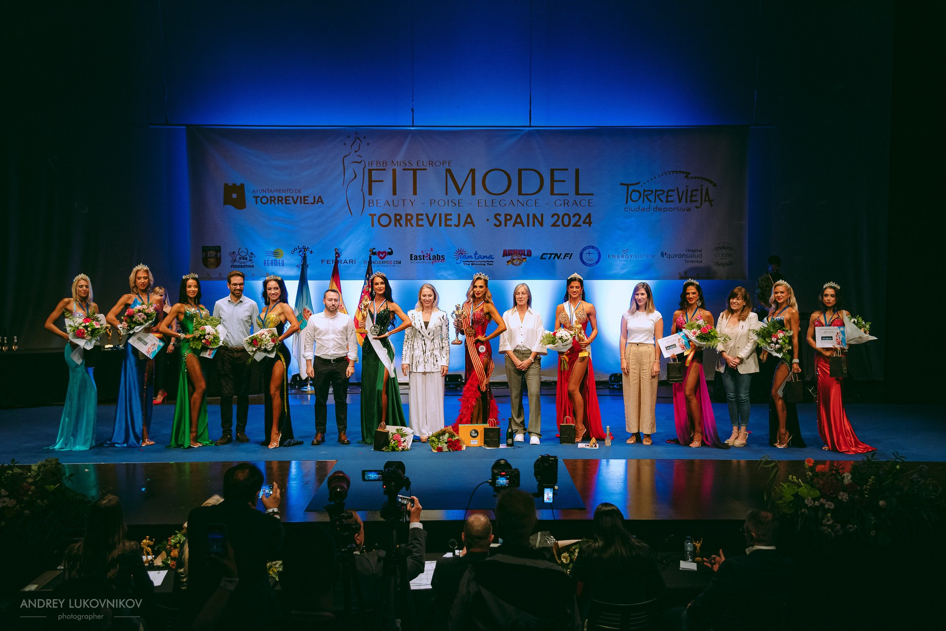 Sesión fotográfica de reportaje para el concurso internacional IFBB Miss Fit Model Europe 2024 en Torrevieja | Fotógrafo Andrey Lukovnikov