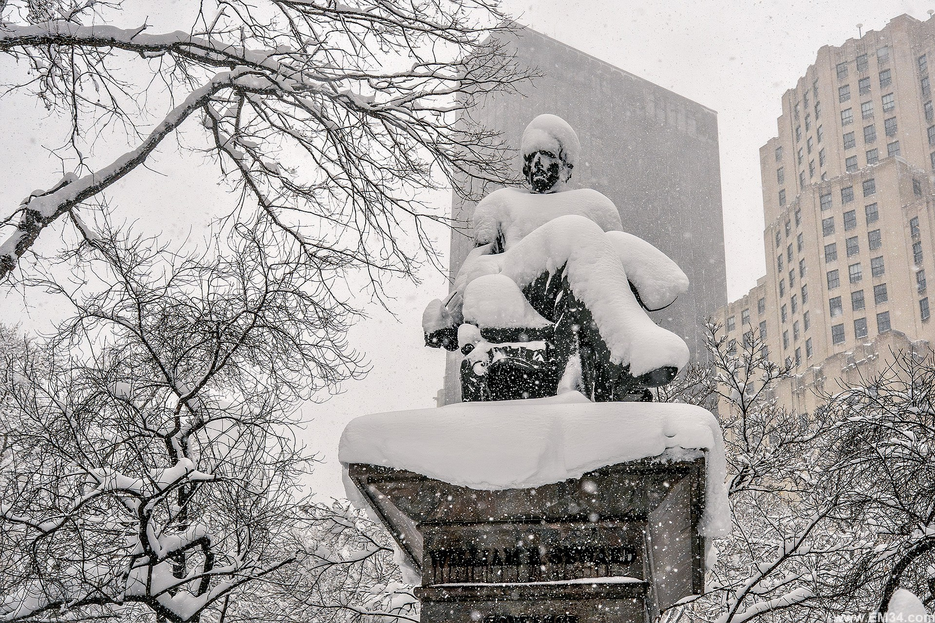 Blizzard in Manhattan, New York — two days ago. After 25 years here I braved the freezing storm to capture fairy-tale snow at iconic spots. Emin Kuliyev — Award-Winning Wedding Photojournalist NYC & USA | Best Wedding Photographer Known for Candid, Timeless Moments