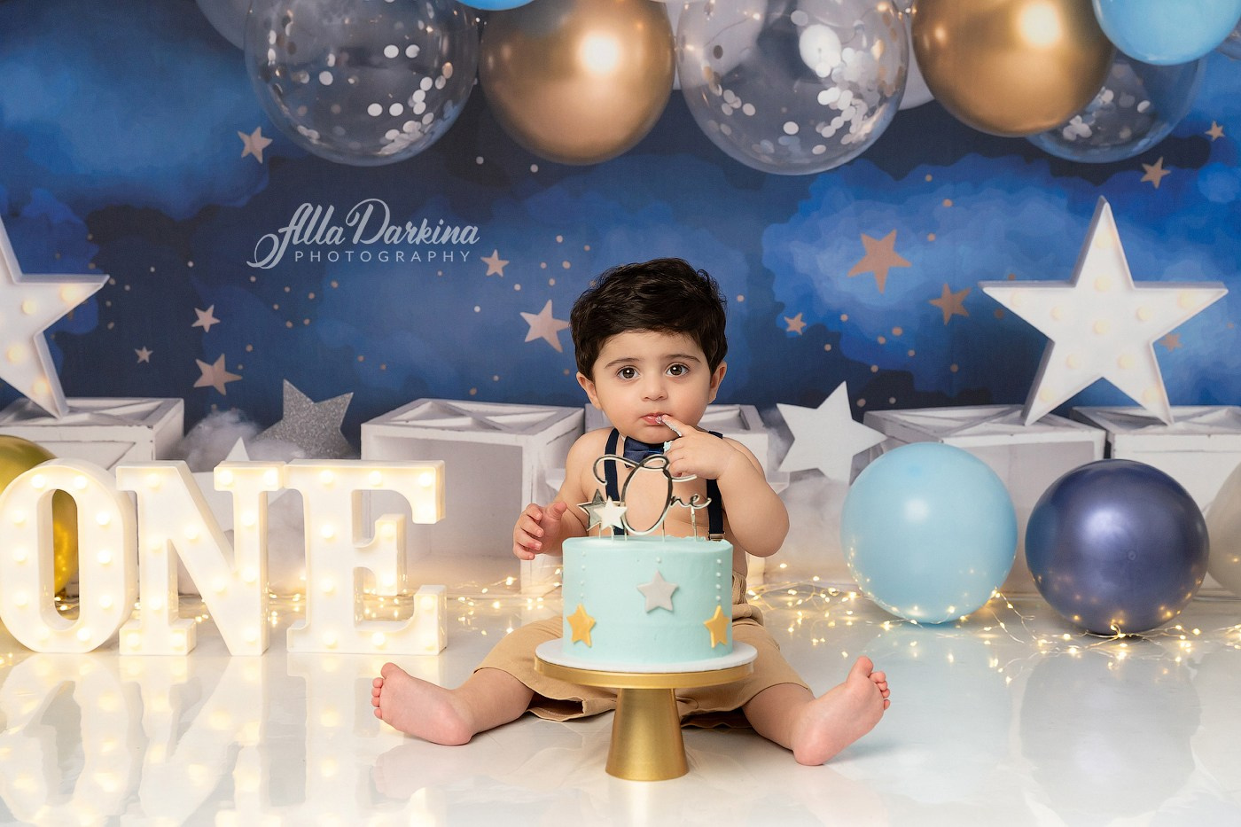 Starry Night Cake Smash Session. Newborn and family photographer. Hills District. Sydney