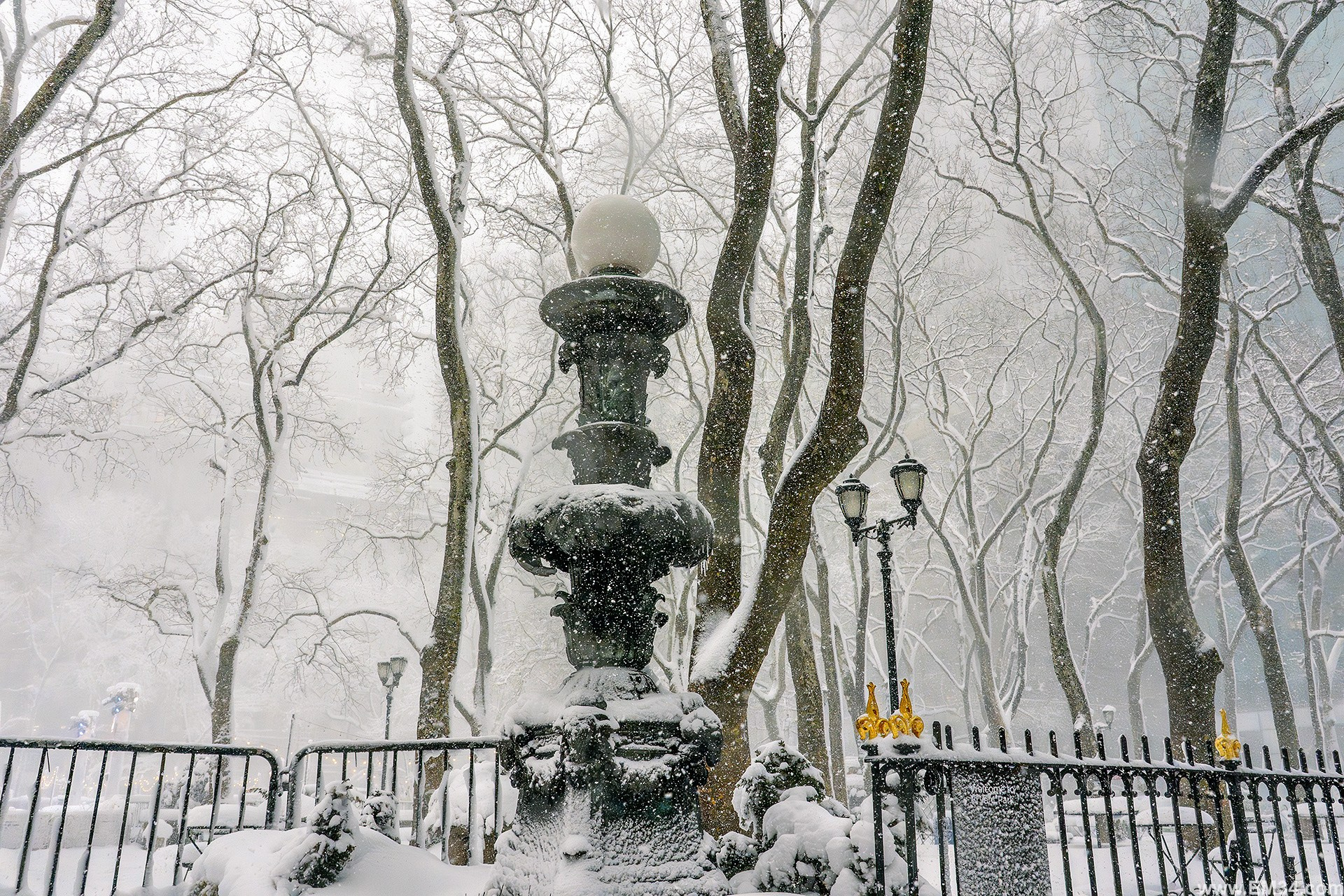 Blizzard in Manhattan, New York — two days ago. After 25 years here I braved the freezing storm to capture fairy-tale snow at iconic spots. Emin Kuliyev — Award-Winning Wedding Photojournalist NYC & USA | Best Wedding Photographer Known for Candid, Timeless Moments