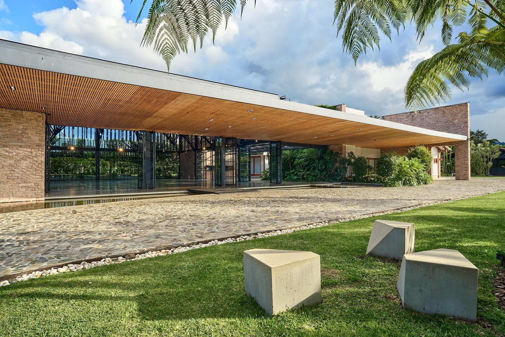 Facahada Villa Celeste centro de eventos Llanogrande, Antioquia, Colombia