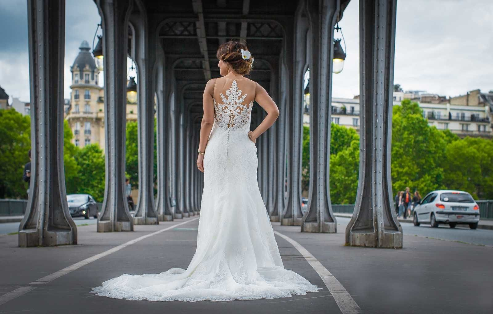 Bir-Hakeim Bridge in Paris — The Iconic Location for Luxury Proposal & Elopement Photography. Photographe à Paris