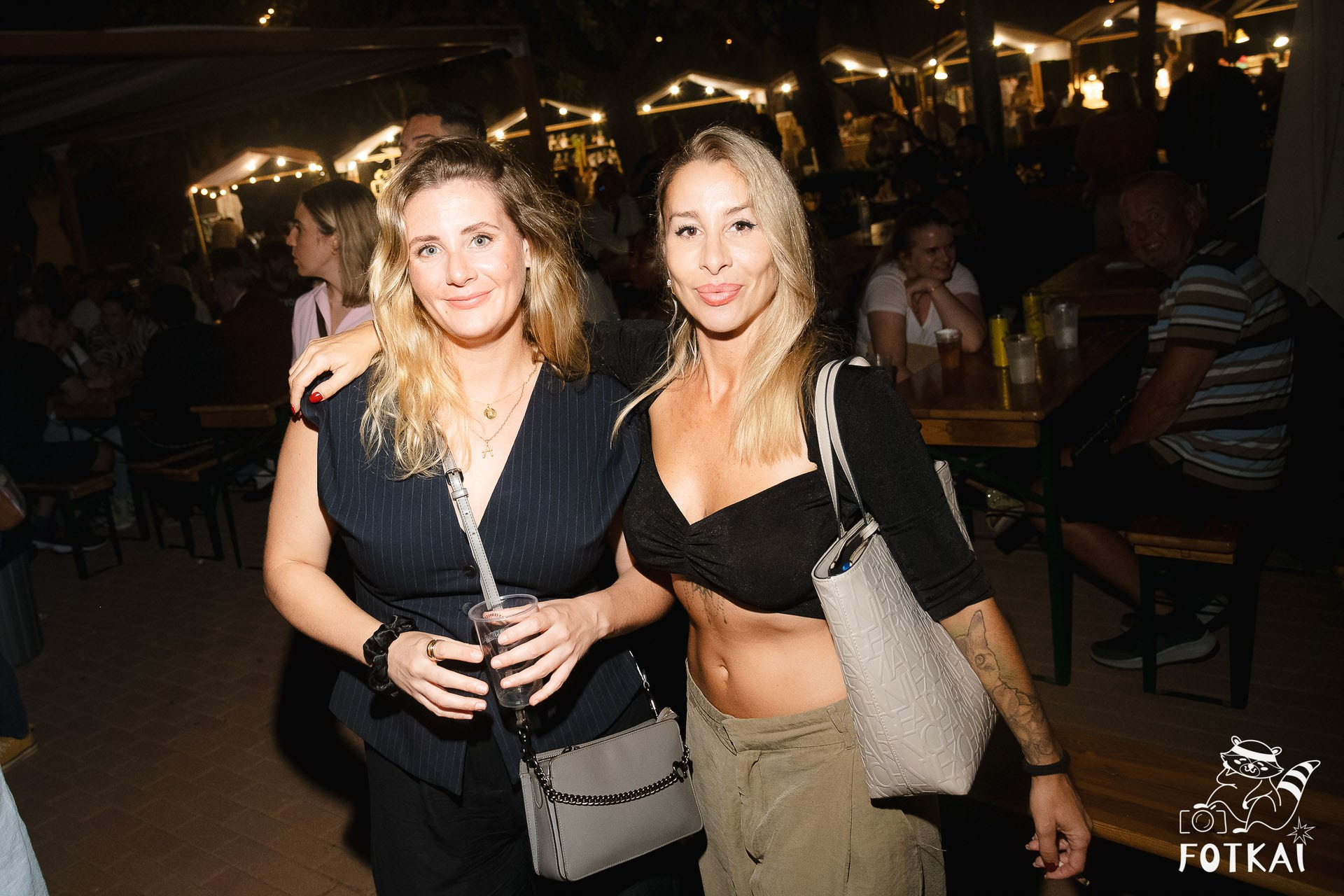 Фотоотчёт Street Food Market Torrevieja — Seguridad Social & Las Hienas DJs | FOTKAI