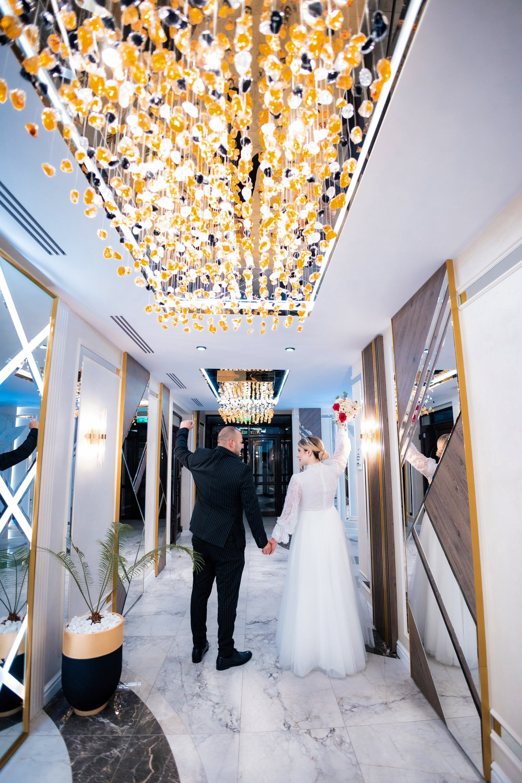 Fotograf nuntă Târgu Neamț – Samuel și Roxana, fotografie autentică realizată de AlinoFotoStudio 2. Fotograf nuntă Iași, Bacău, Suceava și Botoșani – Alin Chirilă surprinzând momente reale de nuntă 3. Fotografie de nuntă cu emoție și credință – AlinoFotoStudio, fotograf povestitor 4. Fotograf profesionist nuntă în Moldova – cadre naturale și pline de emoție 5. Alin Chirilă fotograf nuntă – poveste reală surprinsă prin fotografie 6. Fotograf nuntă cu stil documentar – momente autentice din ziua nunții Pregătiri mireasă acasă – fotografie naturală realizată de Alin Chirilă fotograf nuntă 8. Detalii din ziua nunții – fotograf nuntă Iași și Botoșani, AlinoFotoStudio 9. Emoții din dimineața nunții – fotograf profesionist Moldova 10. Cadre autentice din pregătiri – fotograf nuntă Suceava și Bacău Ceremonie religioasă nuntă – moment emoționant surprins de fotograf Alin Chirilă 12. Nuntă cu valori creștine – fotografie din biserică realizată cu discreție 13. Rugăciune și emoție în ziua nunții – fotograf nuntă Târgu Neamț 14. Legământ în fața lui Dumnezeu – fotografie de nuntă autentică 15. Fotograf nuntă biserică – momente sincere și pline de semnificație Petrecere de nuntă – cadre naturale realizate de AlinoFotoStudio 17. Bucurie și dans la nuntă – fotograf nuntă Iași și împrejurimi 18. Momente autentice de la restaurant – fotograf nuntă Bacău Suceava 19. Atmosferă de nuntă surprinsă discret – Alin Chirilă fotograf -AlinoFotoStudio – fotograf nuntă cu abordare naturală și emoțională 21. Alin Chirilă fotograf – povestitor prin fotografie de nuntă 22. Fotograf nuntă în Moldova – stil documentar și autentic 23. Fotografie de nuntă sinceră și elegantă – AlinoFotoStudio- Fotograf nuntă Iași Bacău Suceava Botoșani – Alin Chirilă AlinoFotoStudio 26. Fotograf nuntă Târgu Neamț și Moldova – fotografie profesională de eveniment 27. Fotograf nuntă cu valori creștine și stil documentar – AlinoFotoStudio - Alin Chirilă – AlinoFotoStudio Fotograf nuntă Iași • Bacău • Suceava • Botoșani - Samuel & Roxana, Târgu Neamț -Momente reale, trăite sincer și păstrate pentru totdeauna.