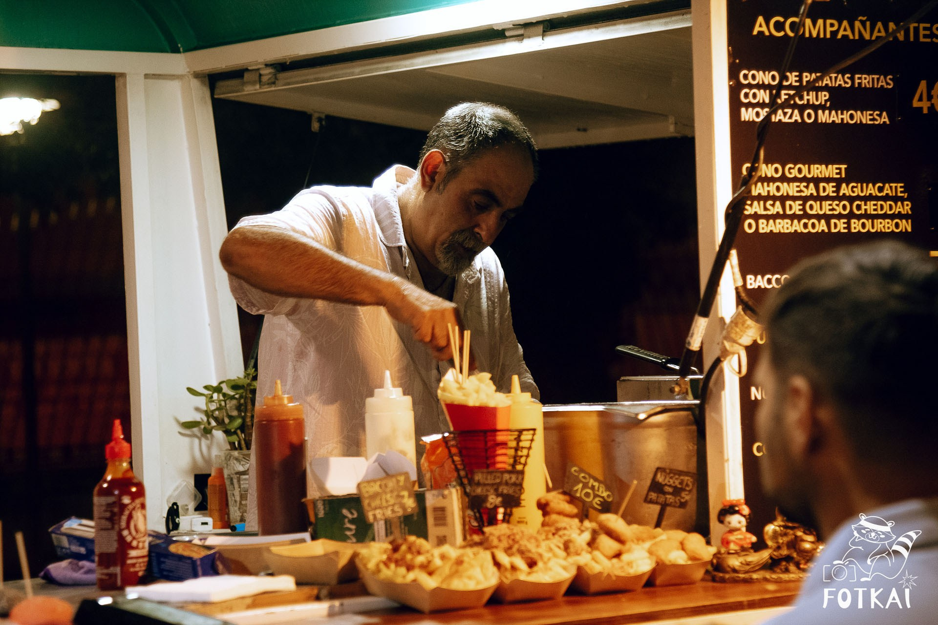 Фотоотчёт Street Food Market Torrevieja — Seguridad Social & Las Hienas DJs | FOTKAI