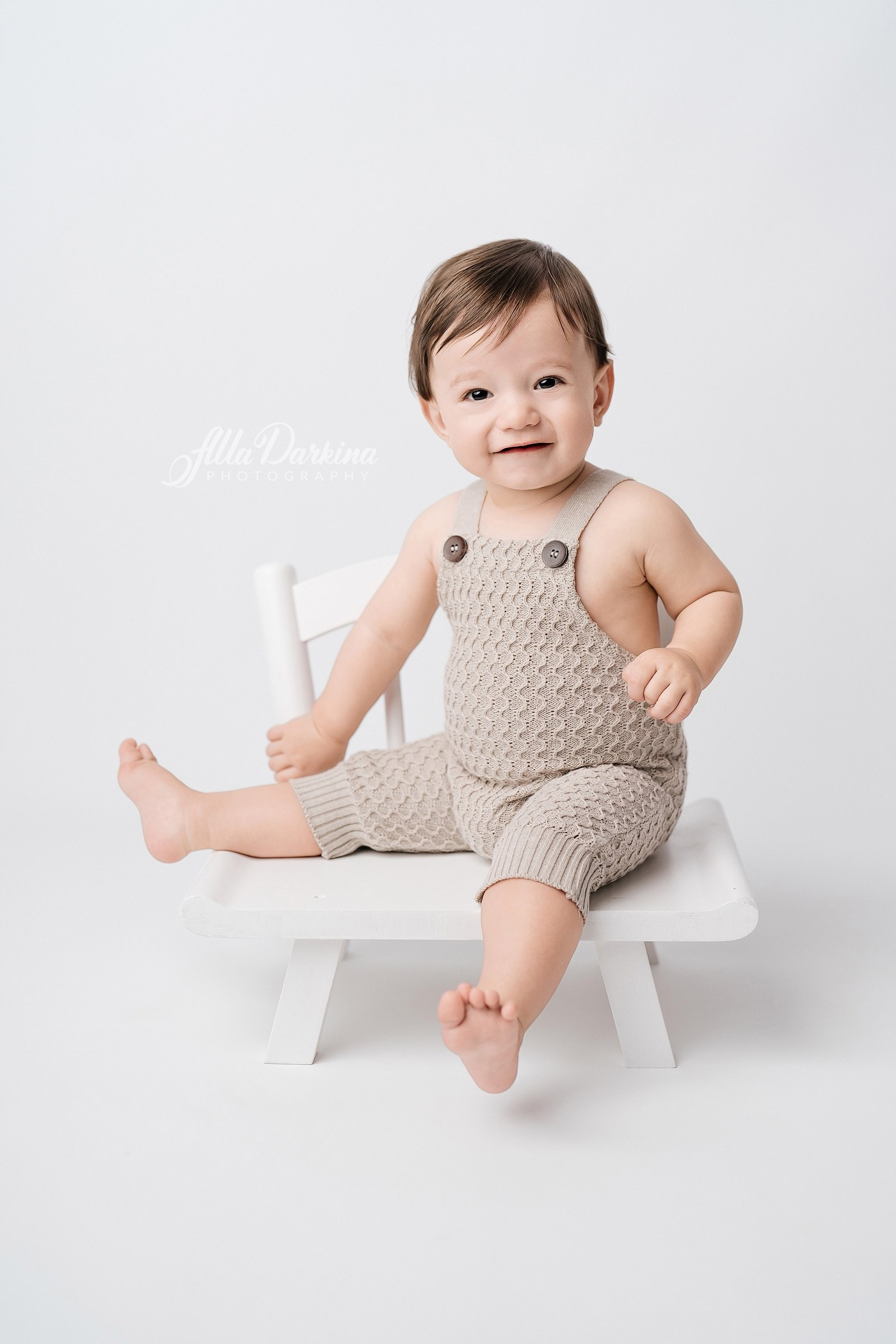 Photo session for 3-12 months babies price guide. Newborn and family photographer. Hills District. Sydney