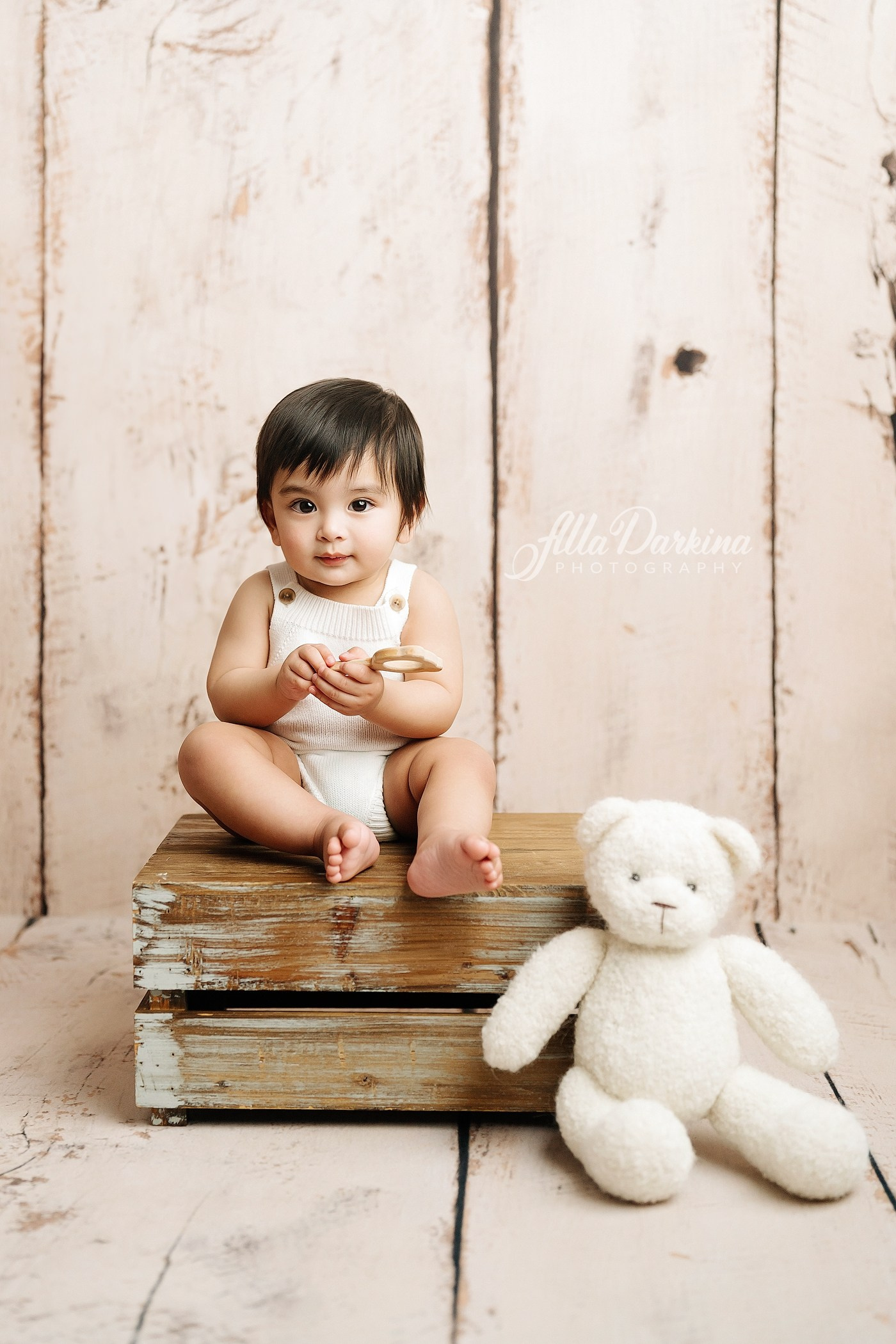 Photo session for 3-12 months babies price guide. Newborn and family photographer. Hills District. Sydney