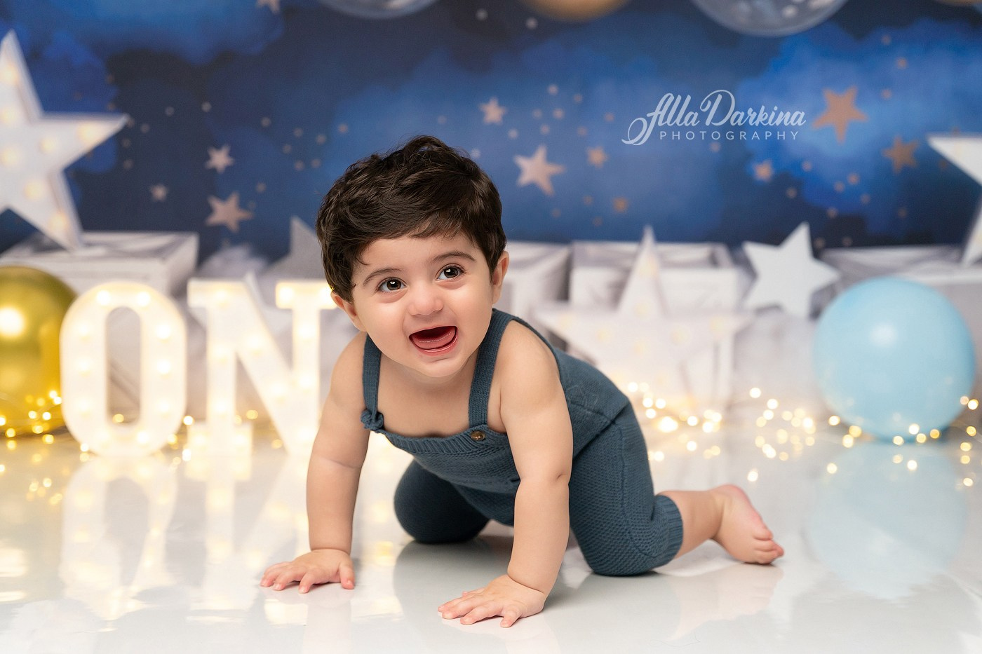 Starry Night Cake Smash Session. Newborn and family photographer. Hills District. Sydney
