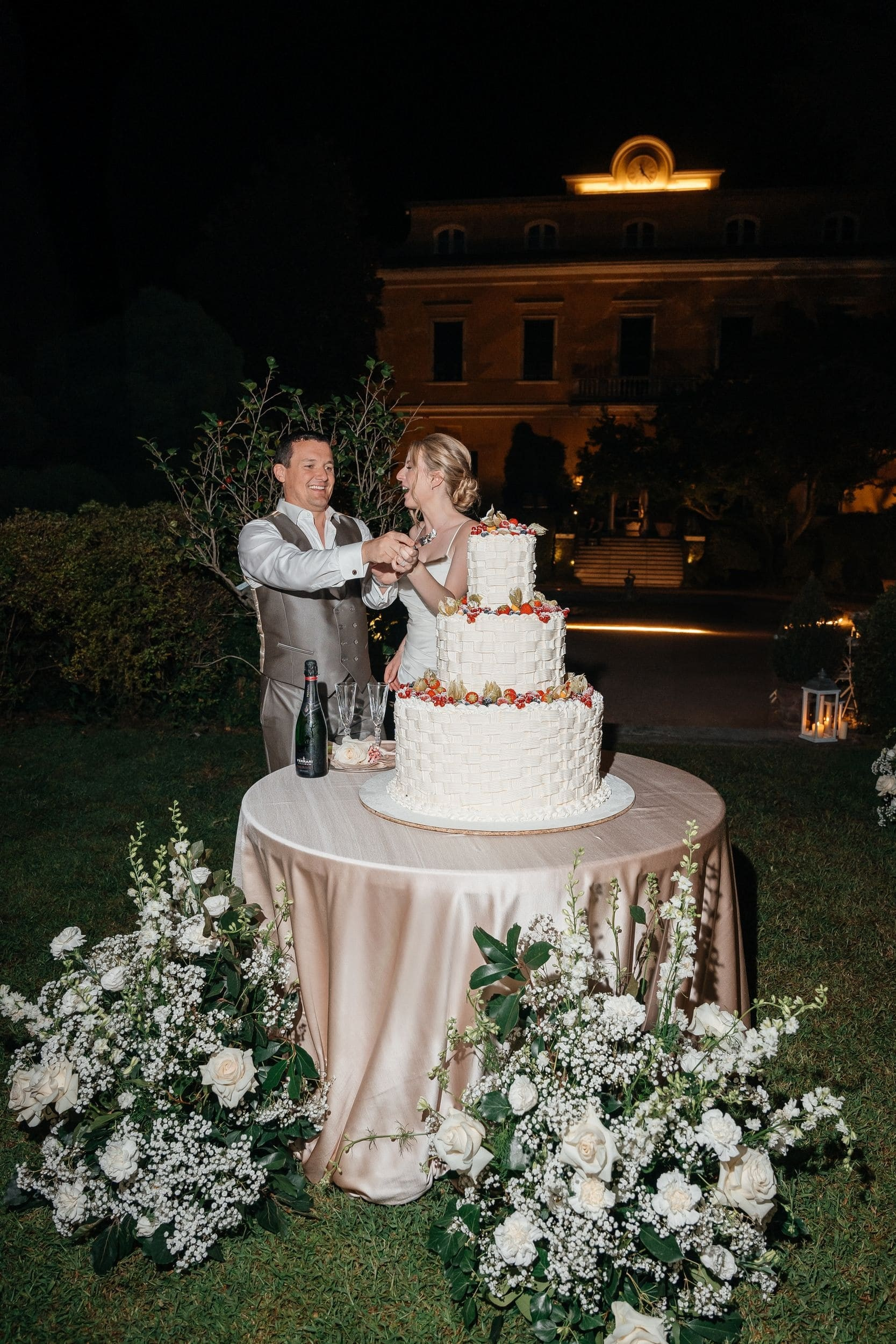 wedding cake at with villa in background