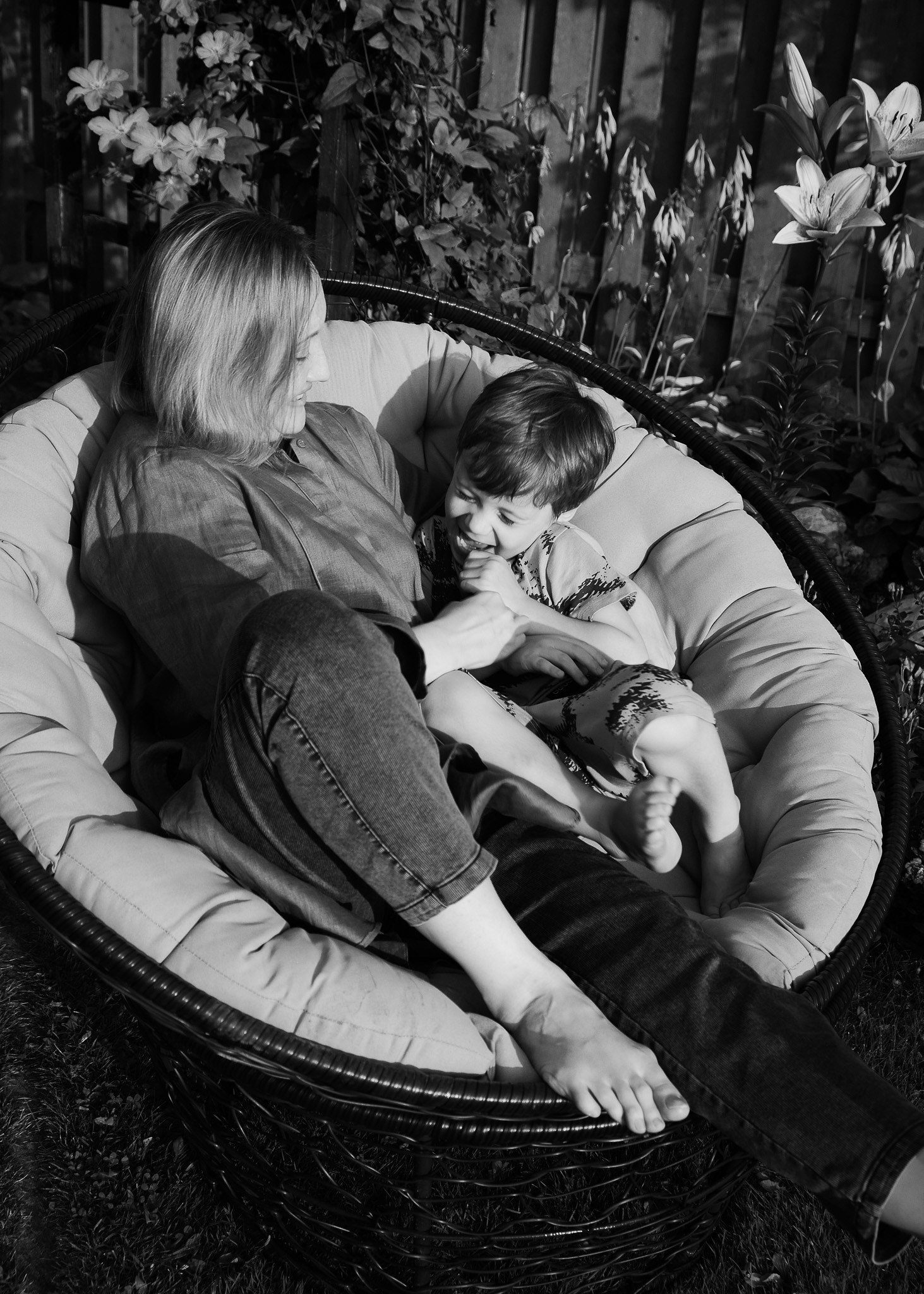 Happy family photo session in Brisbane park, candid lifestyle photography