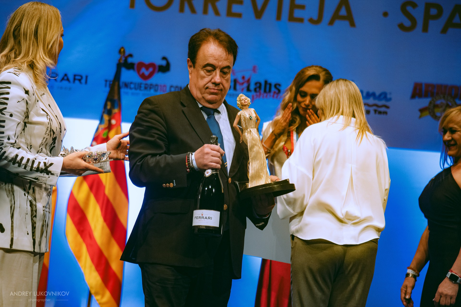 Sesión fotográfica de reportaje para el concurso internacional IFBB Miss Fit Model Europe 2024 en Torrevieja | Fotógrafo Andrey Lukovnikov