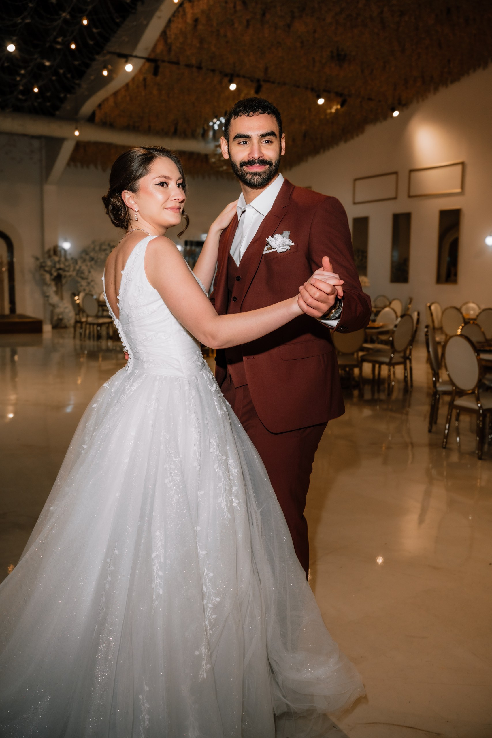Vanessa und Tahar genießen ihren Hochzeitstag im The EVENTERY fotografiert von Anna Saribekyan