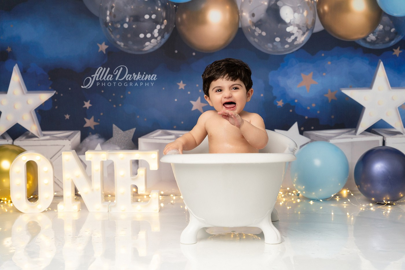 Starry Night Cake Smash Session. Newborn and family photographer. Hills District. Sydney