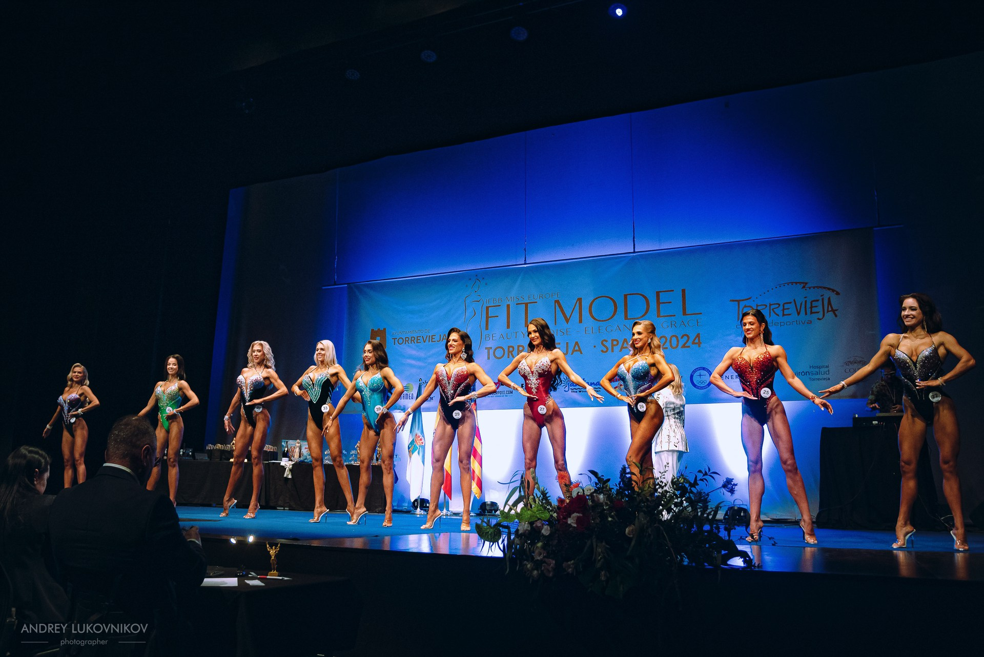 Sesión fotográfica de reportaje para el concurso internacional IFBB Miss Fit Model Europe 2024 en Torrevieja | Fotógrafo Andrey Lukovnikov
