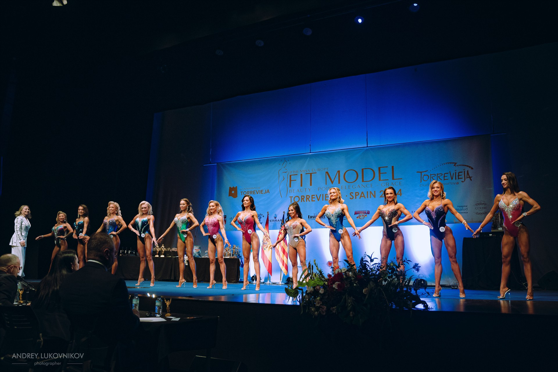 Sesión fotográfica de reportaje para el concurso internacional IFBB Miss Fit Model Europe 2024 en Torrevieja | Fotógrafo Andrey Lukovnikov