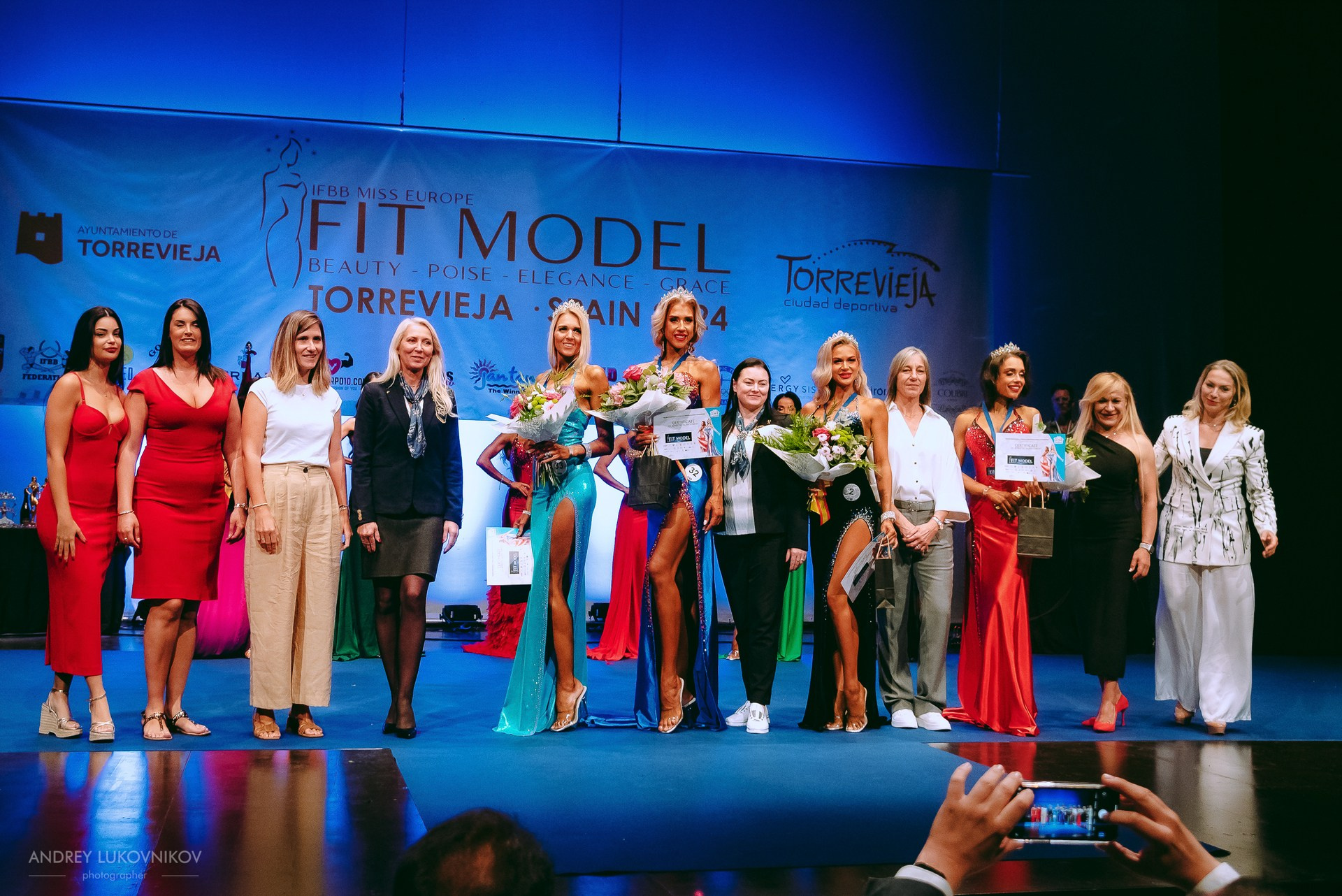 Sesión fotográfica de reportaje para el concurso internacional IFBB Miss Fit Model Europe 2024 en Torrevieja | Fotógrafo Andrey Lukovnikov