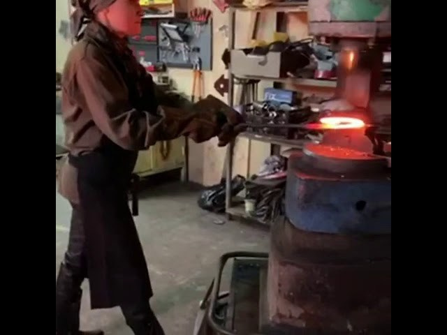 Видео и интервью с участием Марии Тарлецкой. Скульптор кузнец Мария Тарлецкая