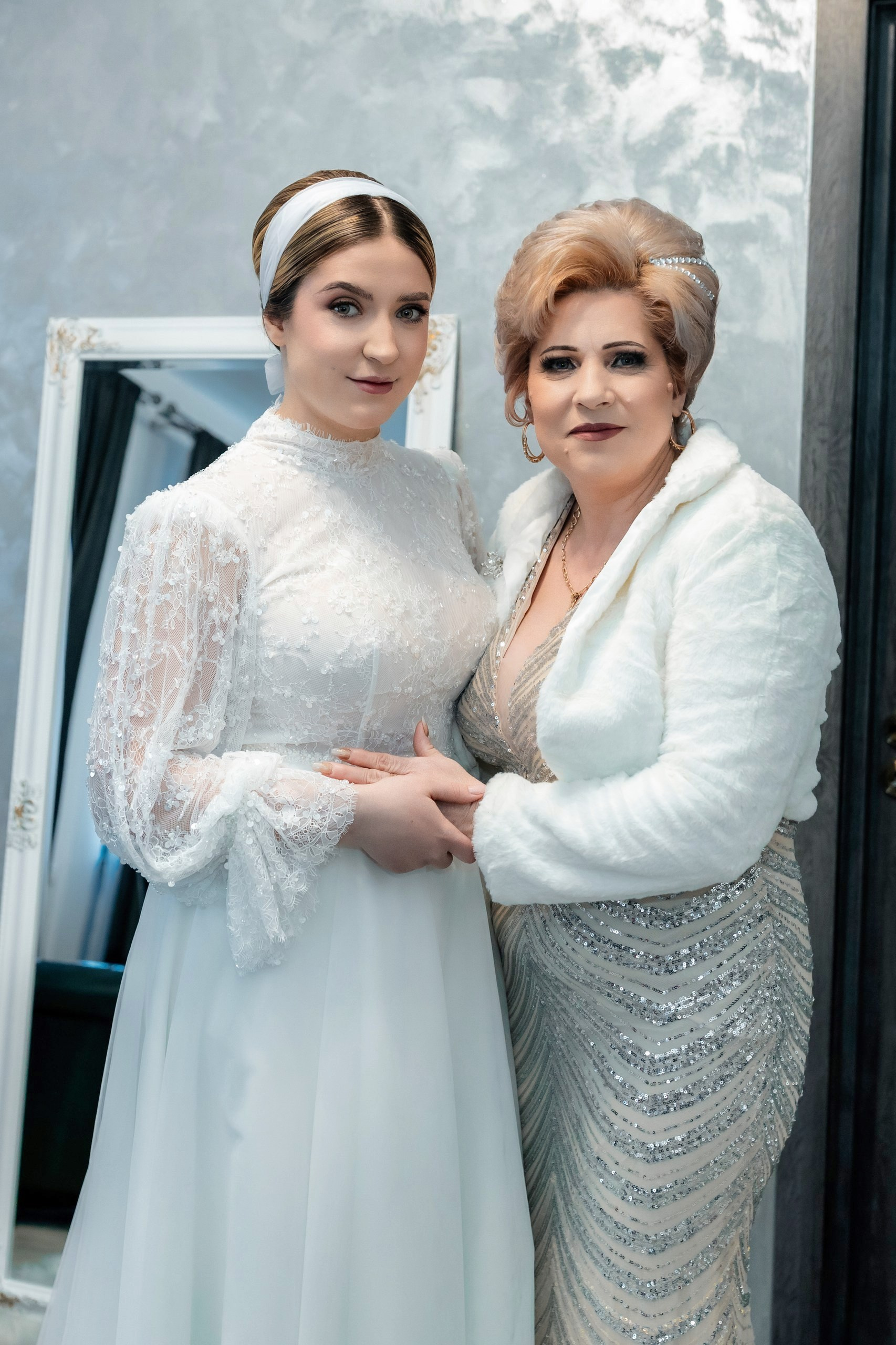 Fotograf nuntă Târgu Neamț – Samuel și Roxana, fotografie autentică realizată de AlinoFotoStudio 2. Fotograf nuntă Iași, Bacău, Suceava și Botoșani – Alin Chirilă surprinzând momente reale de nuntă 3. Fotografie de nuntă cu emoție și credință – AlinoFotoStudio, fotograf povestitor 4. Fotograf profesionist nuntă în Moldova – cadre naturale și pline de emoție 5. Alin Chirilă fotograf nuntă – poveste reală surprinsă prin fotografie 6. Fotograf nuntă cu stil documentar – momente autentice din ziua nunții Pregătiri mireasă acasă – fotografie naturală realizată de Alin Chirilă fotograf nuntă 8. Detalii din ziua nunții – fotograf nuntă Iași și Botoșani, AlinoFotoStudio 9. Emoții din dimineața nunții – fotograf profesionist Moldova 10. Cadre autentice din pregătiri – fotograf nuntă Suceava și Bacău Ceremonie religioasă nuntă – moment emoționant surprins de fotograf Alin Chirilă 12. Nuntă cu valori creștine – fotografie din biserică realizată cu discreție 13. Rugăciune și emoție în ziua nunții – fotograf nuntă Târgu Neamț 14. Legământ în fața lui Dumnezeu – fotografie de nuntă autentică 15. Fotograf nuntă biserică – momente sincere și pline de semnificație Petrecere de nuntă – cadre naturale realizate de AlinoFotoStudio 17. Bucurie și dans la nuntă – fotograf nuntă Iași și împrejurimi 18. Momente autentice de la restaurant – fotograf nuntă Bacău Suceava 19. Atmosferă de nuntă surprinsă discret – Alin Chirilă fotograf -AlinoFotoStudio – fotograf nuntă cu abordare naturală și emoțională 21. Alin Chirilă fotograf – povestitor prin fotografie de nuntă 22. Fotograf nuntă în Moldova – stil documentar și autentic 23. Fotografie de nuntă sinceră și elegantă – AlinoFotoStudio- Fotograf nuntă Iași Bacău Suceava Botoșani – Alin Chirilă AlinoFotoStudio 26. Fotograf nuntă Târgu Neamț și Moldova – fotografie profesională de eveniment 27. Fotograf nuntă cu valori creștine și stil documentar – AlinoFotoStudio - Alin Chirilă – AlinoFotoStudio Fotograf nuntă Iași • Bacău • Suceava • Botoșani - Samuel & Roxana, Târgu Neamț -Momente reale, trăite sincer și păstrate pentru totdeauna.