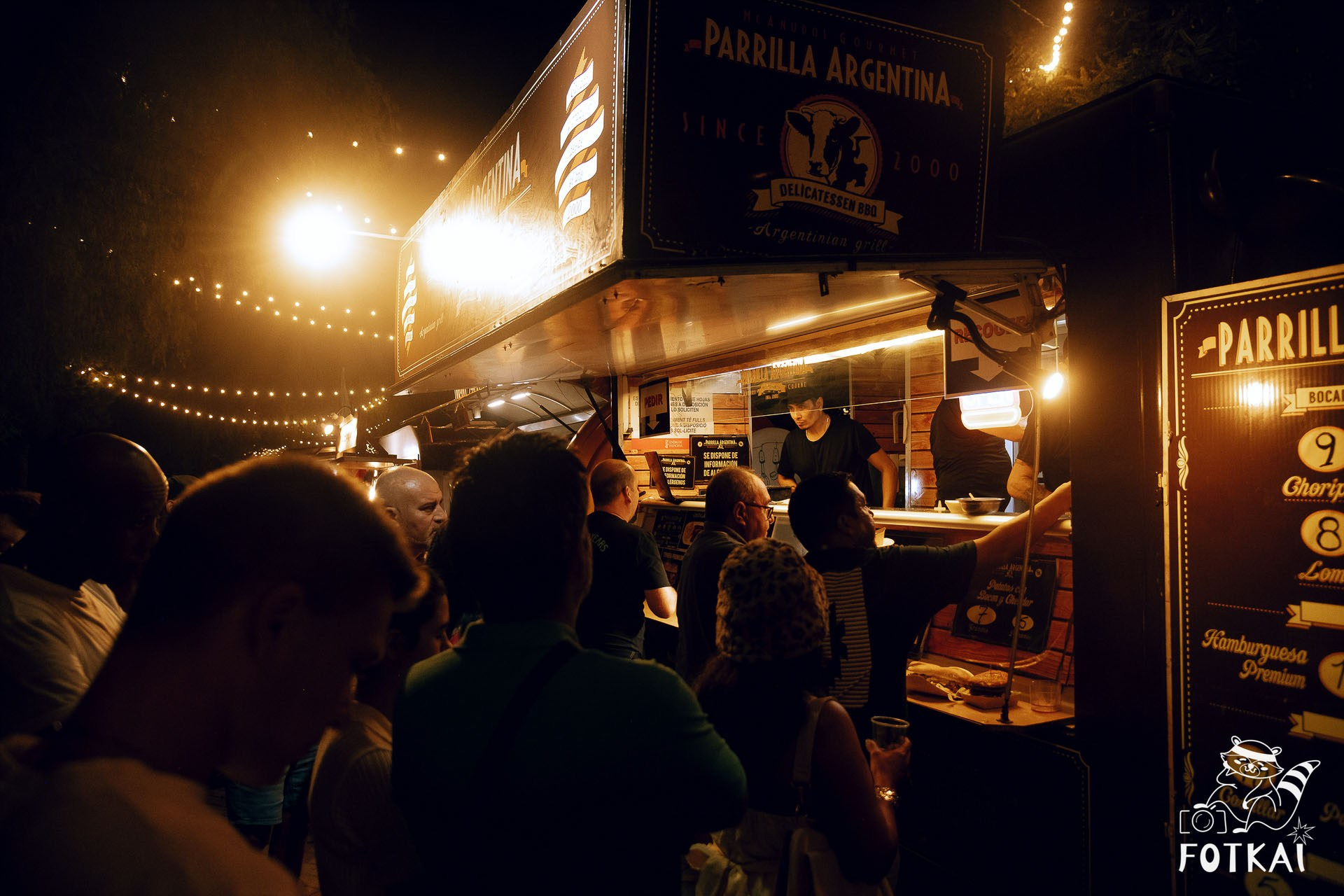 Фотоотчёт Street Food Market Torrevieja — Seguridad Social & Las Hienas DJs | FOTKAI