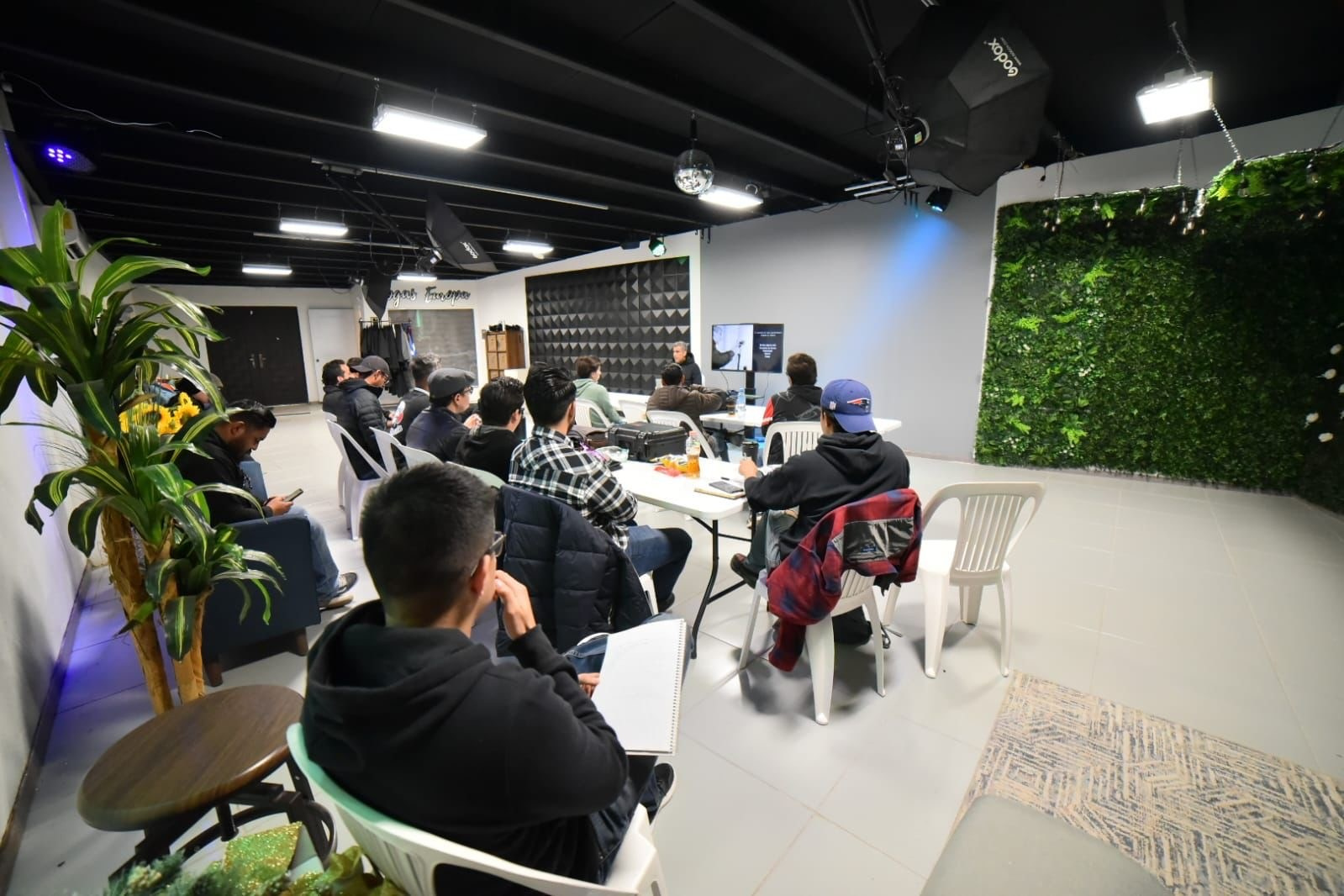 Workshops y Cursos de Video de Boda. Wedding Photographer and Filmmaker in Guadalajara Mexico Abraham Linares