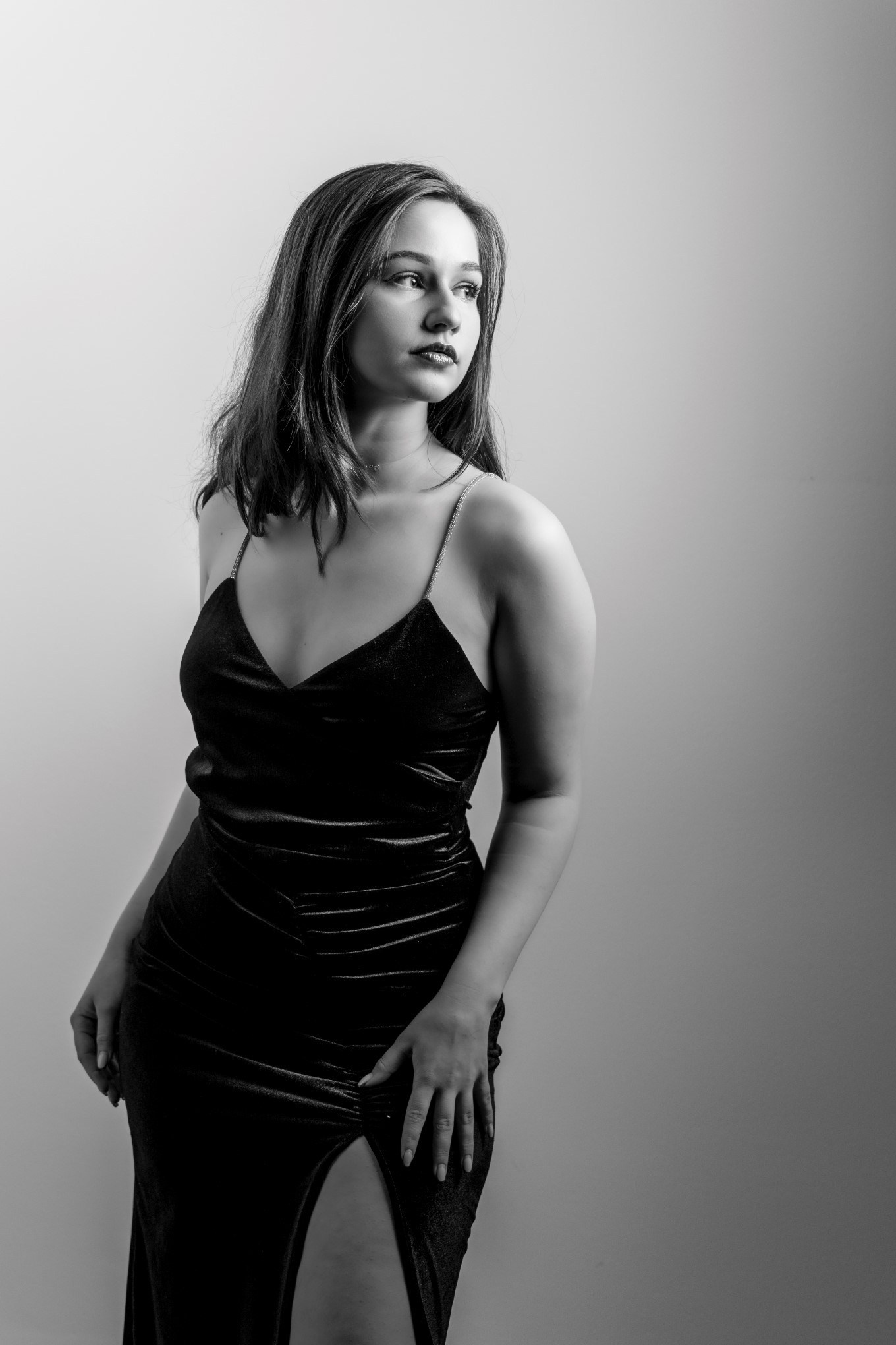 Portret creativ realizat în Belgia cu fundal minimalist