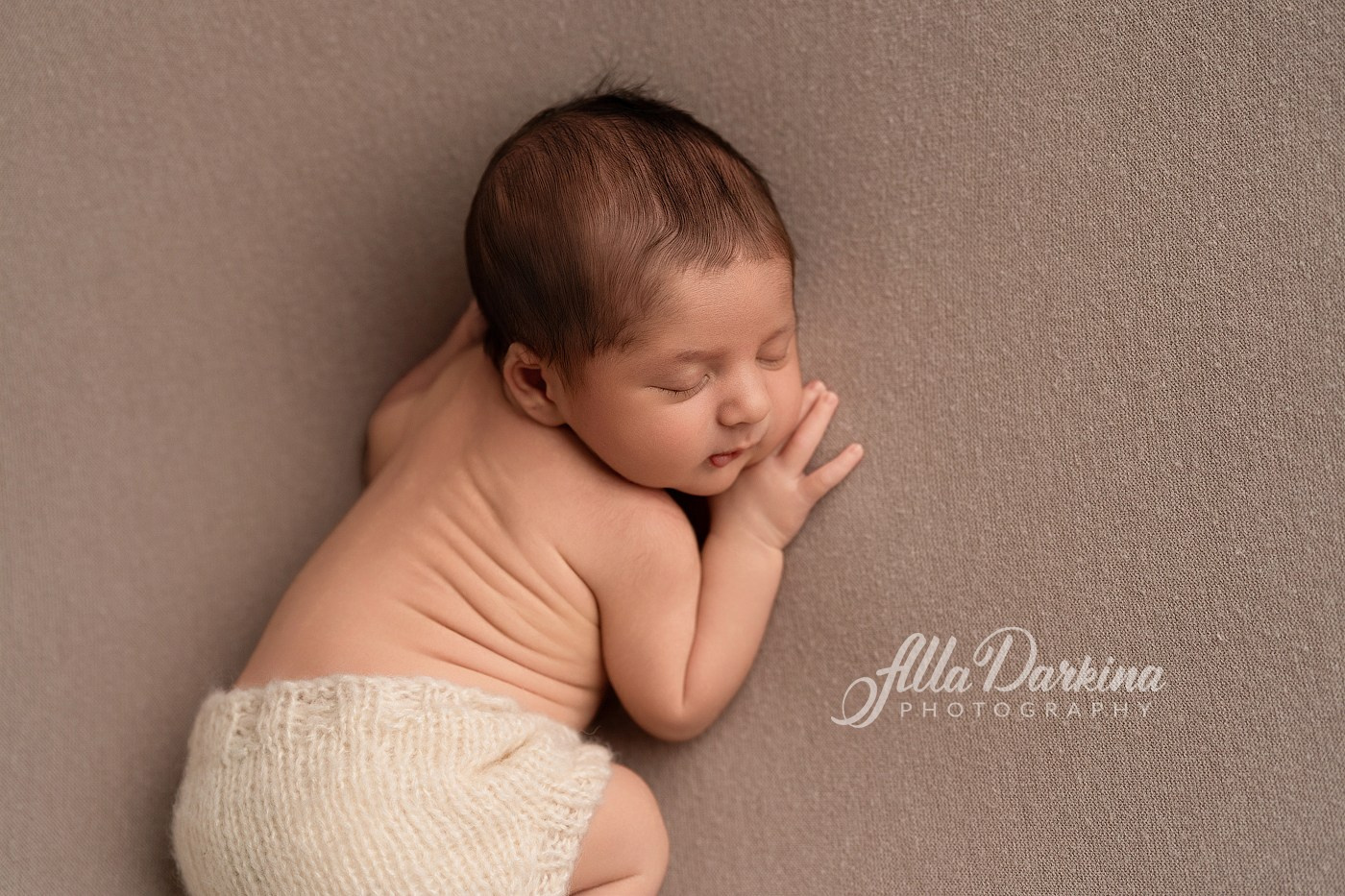 Newborn session price guide. Newborn and family photographer. Hills District. Sydney