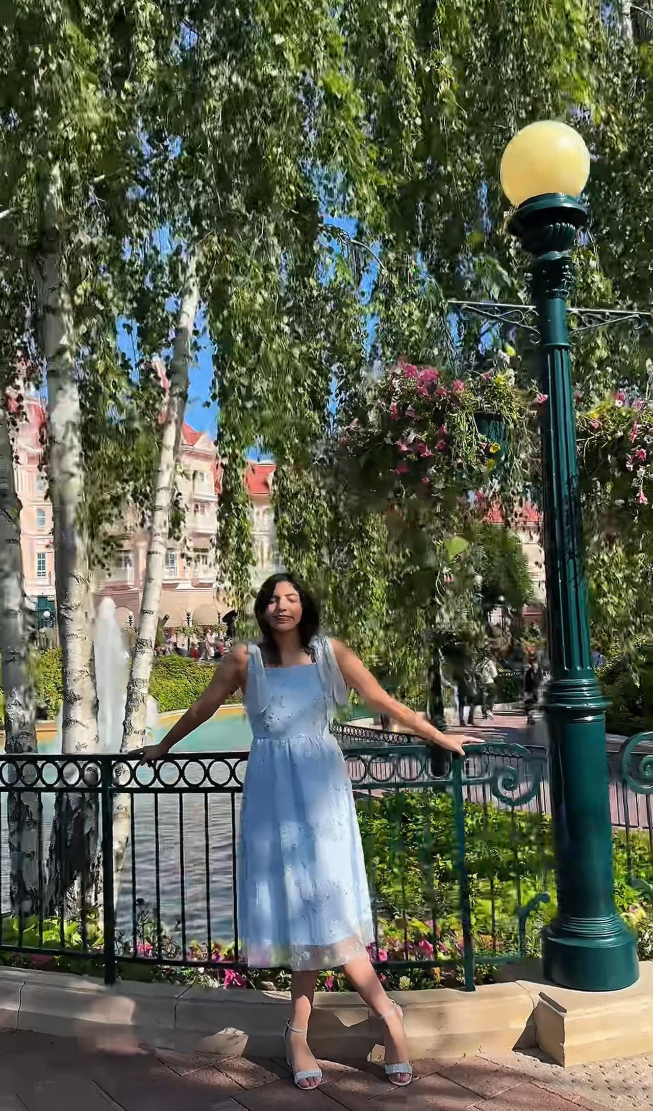 Paris Family Photographer — Artistic Family Photo & Video Experiences with Liya. Photographe à Paris