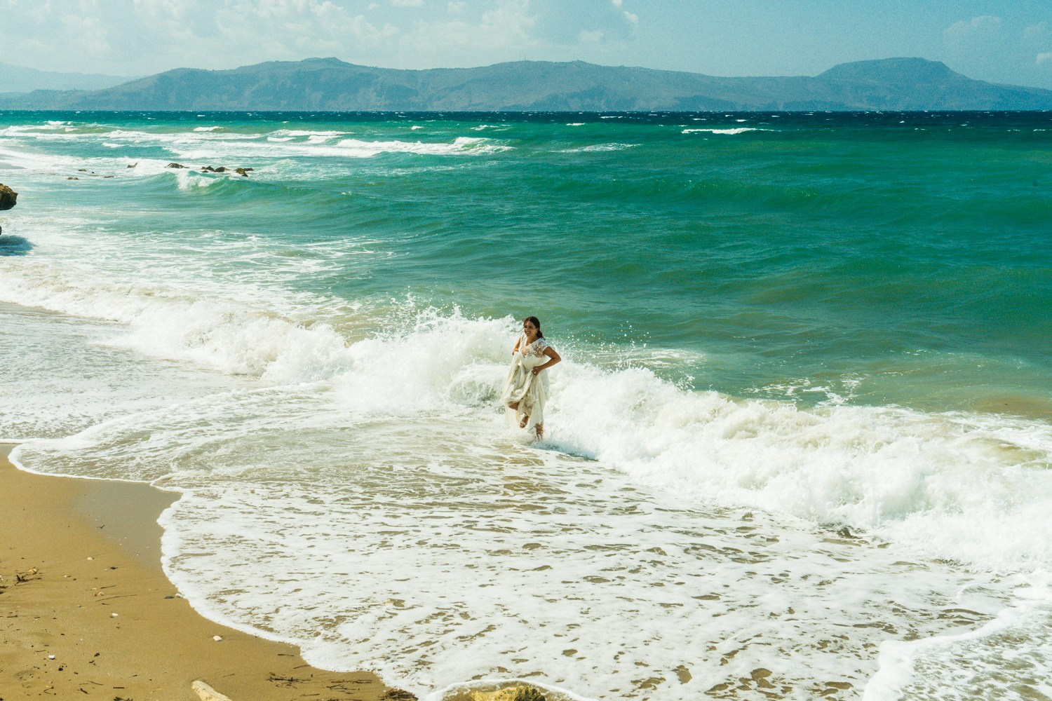 Wedding Archives start 2014. Photographe vidéaste à Santorin|Séances photos de Robe volante Santorin|