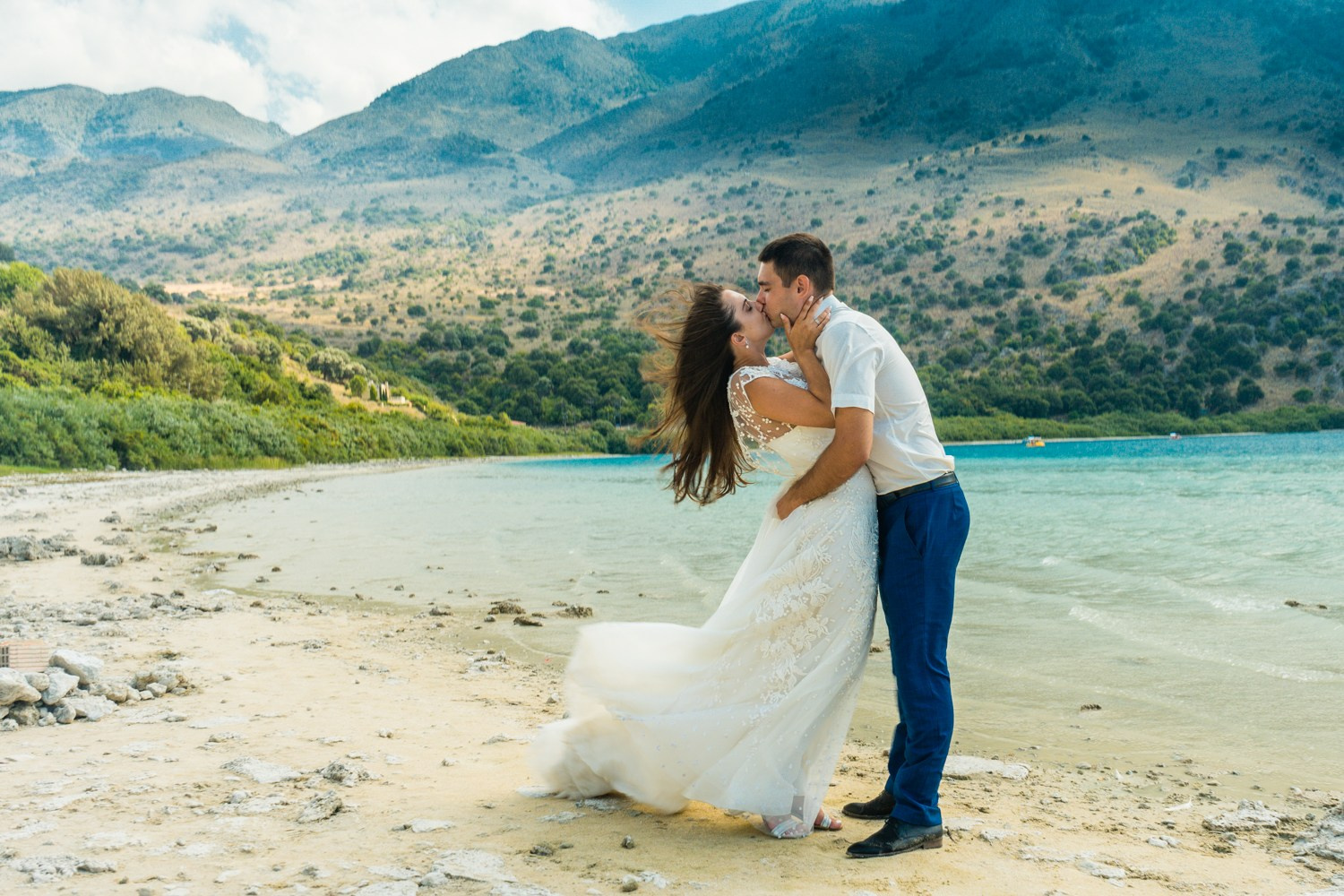 Wedding Archives start 2014. Photographe vidéaste à Santorin|Séances photos de Robe volante Santorin|