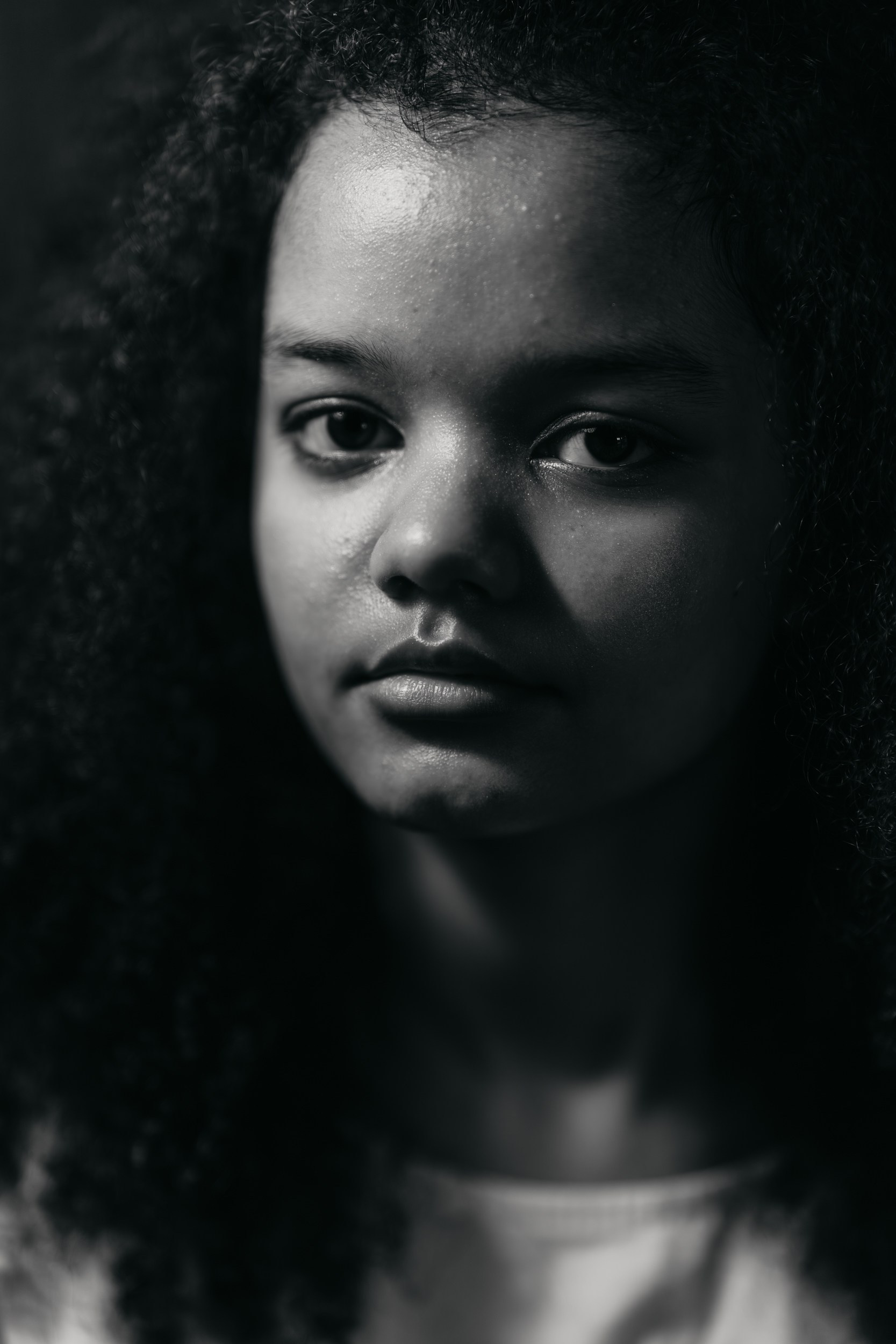 Zahra. Studies of Presence. Luviar by Mihai Andrei Popa | Fotograf nunți și corporate Cluj-Napoca