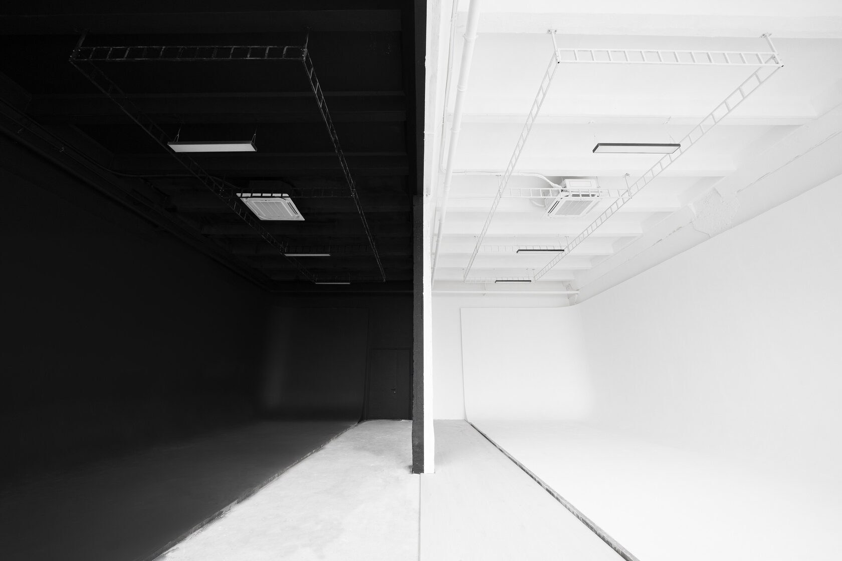 Фотостудія Universal - BLACK&WHITE