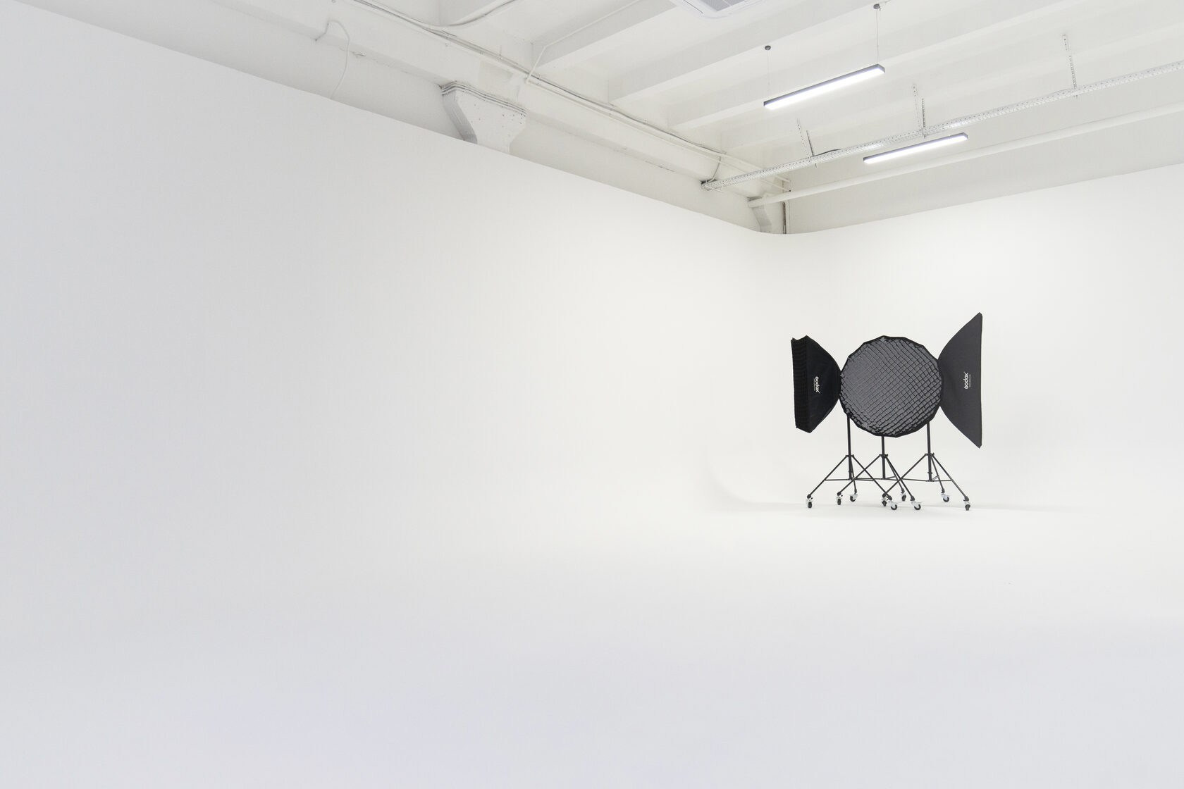 Фотостудія Universal - BIG WHITE