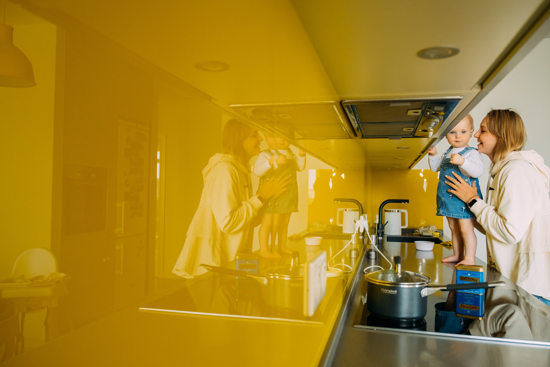 Алёнка и ее маленький зайчик Софи. Сімейний і портретний фотограф у Києві Проценко Алла