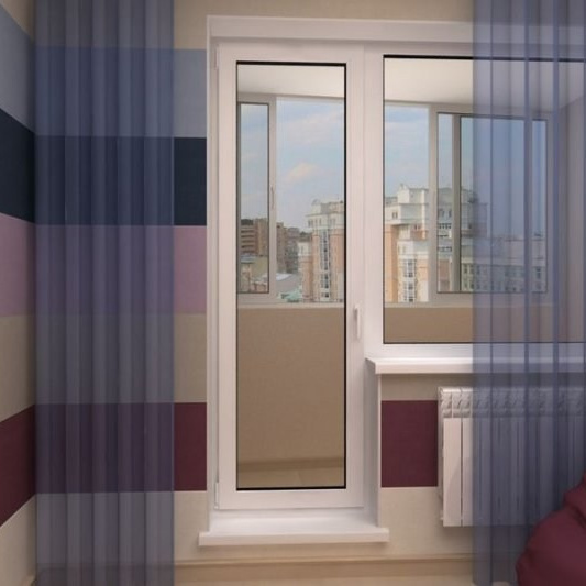 Комната с современным ремонтом и пластиковым балконным блоком белого цвета, у которого дверь не имеет горизонтального импоста.