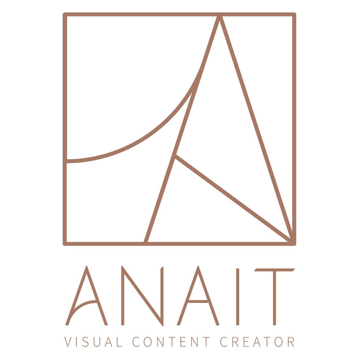 To Post or Not to Post: Navigating social media during holidays. Visual content creator, photographer in Eindhoven Anastasia Sarkisova