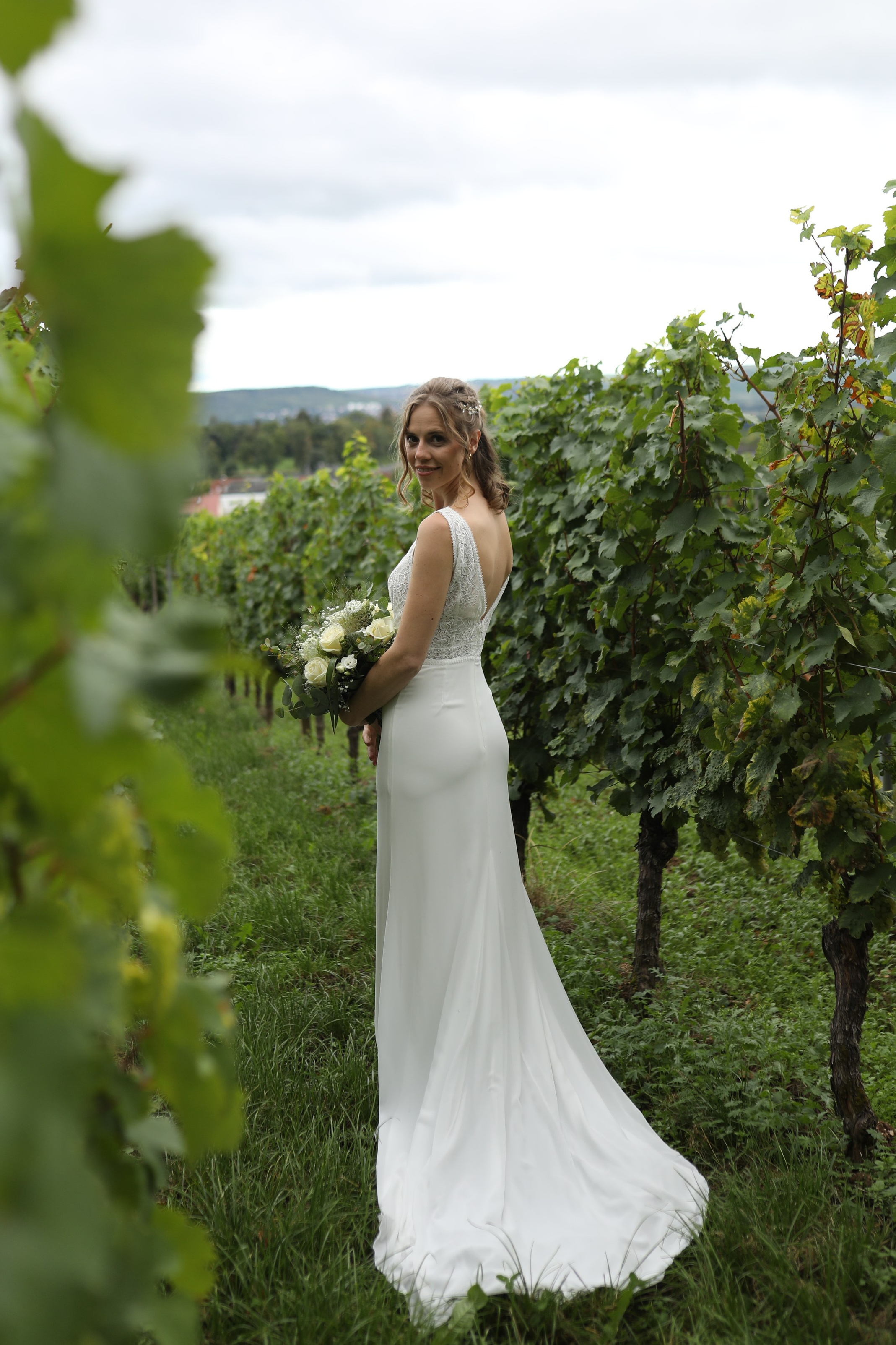 Elegante Hochzeitstafel auf Burg Schwarzenstein – Hochzeitsfotos für Paare aus Frankfurt am Main