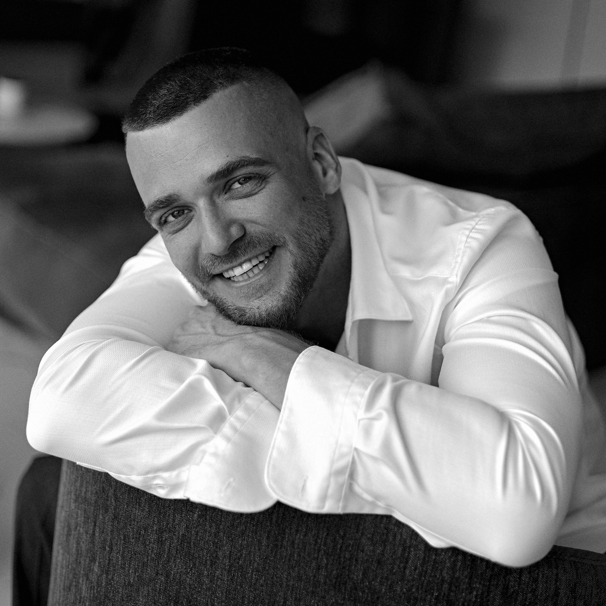 Contact. Photographer Dim Morshnevn