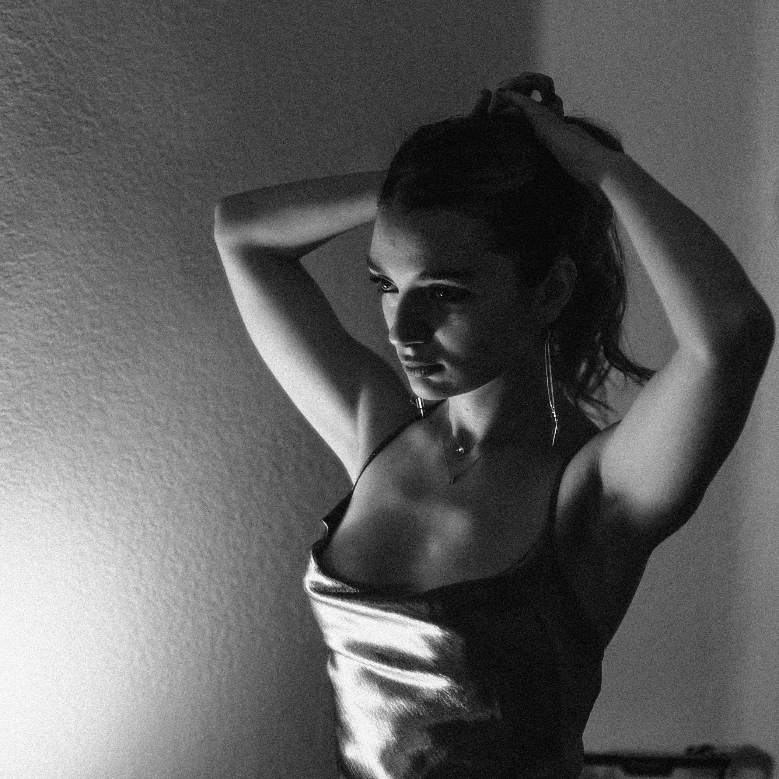 Bio. Lifestyle and wedding photographer in Dubai Valeria Kikvidze