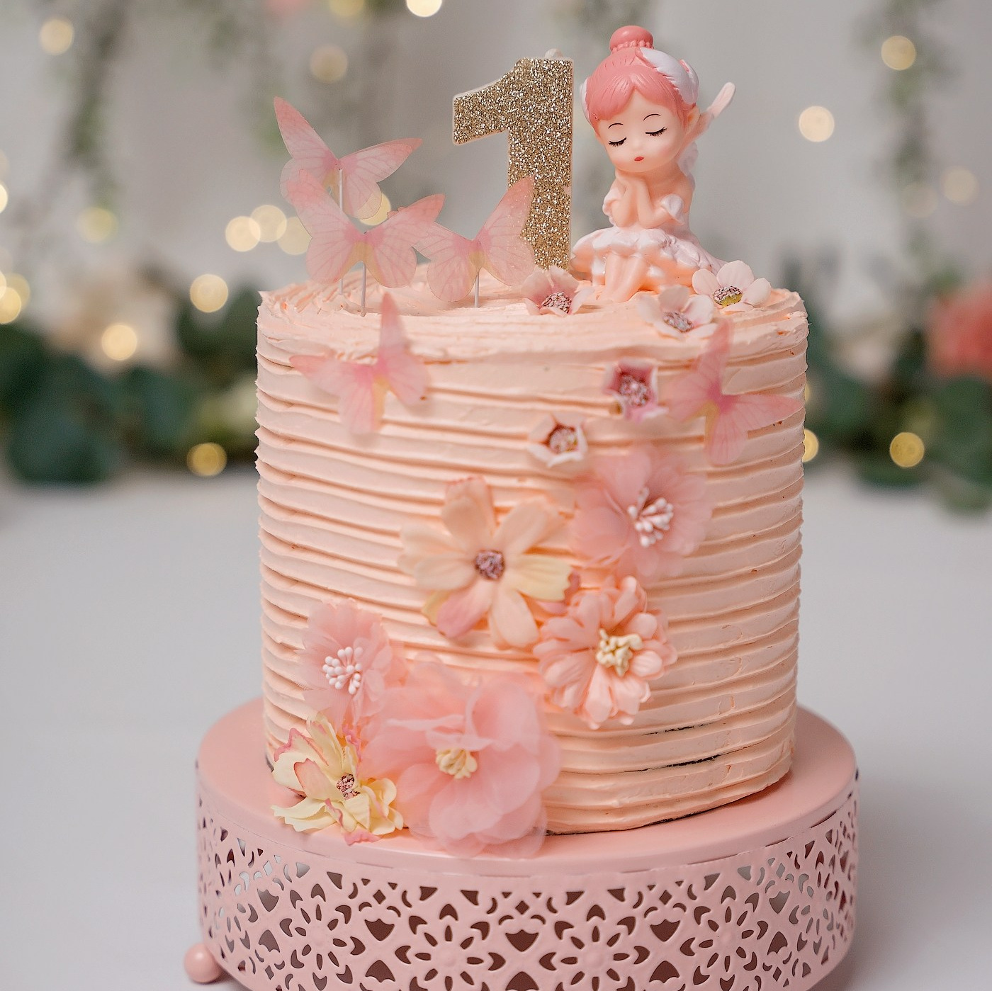 Cake smash session. Newborn and family photographer. Hills District. Sydney