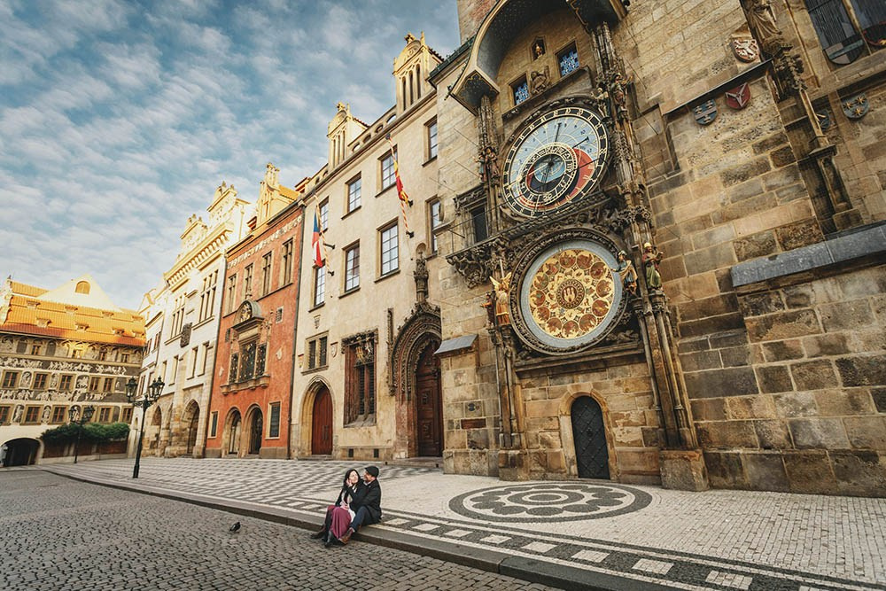 Aimee & Jonathan Sunrise Proposal on Charles Bridge, Prague | Engagement Photographer Prague