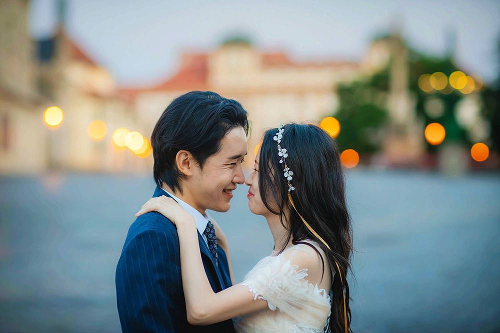 How to Have the Best Asian-Style Sunrise Engagement Session in Prague